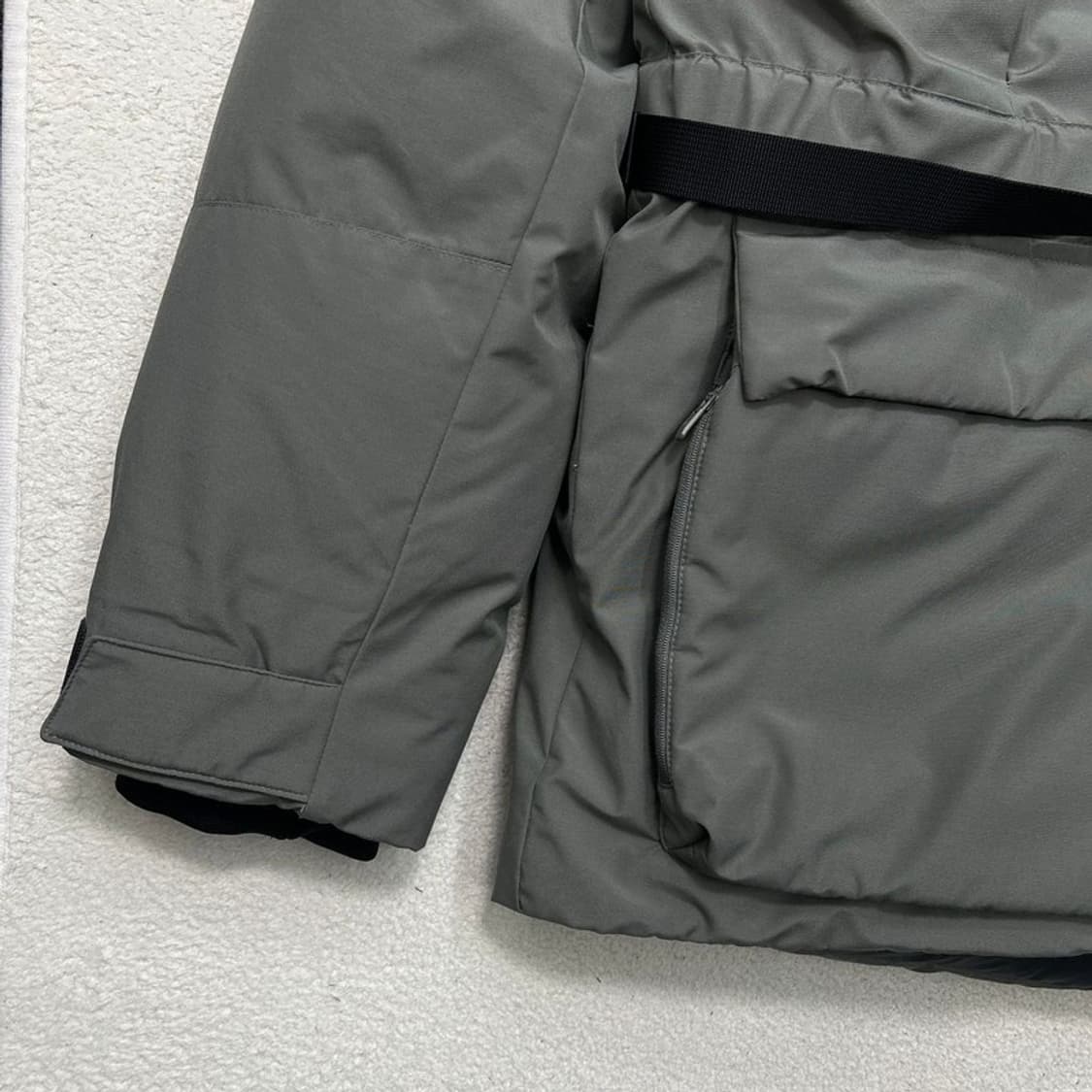 질스투어트 남성용 중기장 벨트 포인트 후드 덕다운 점퍼 100 상품이미지4