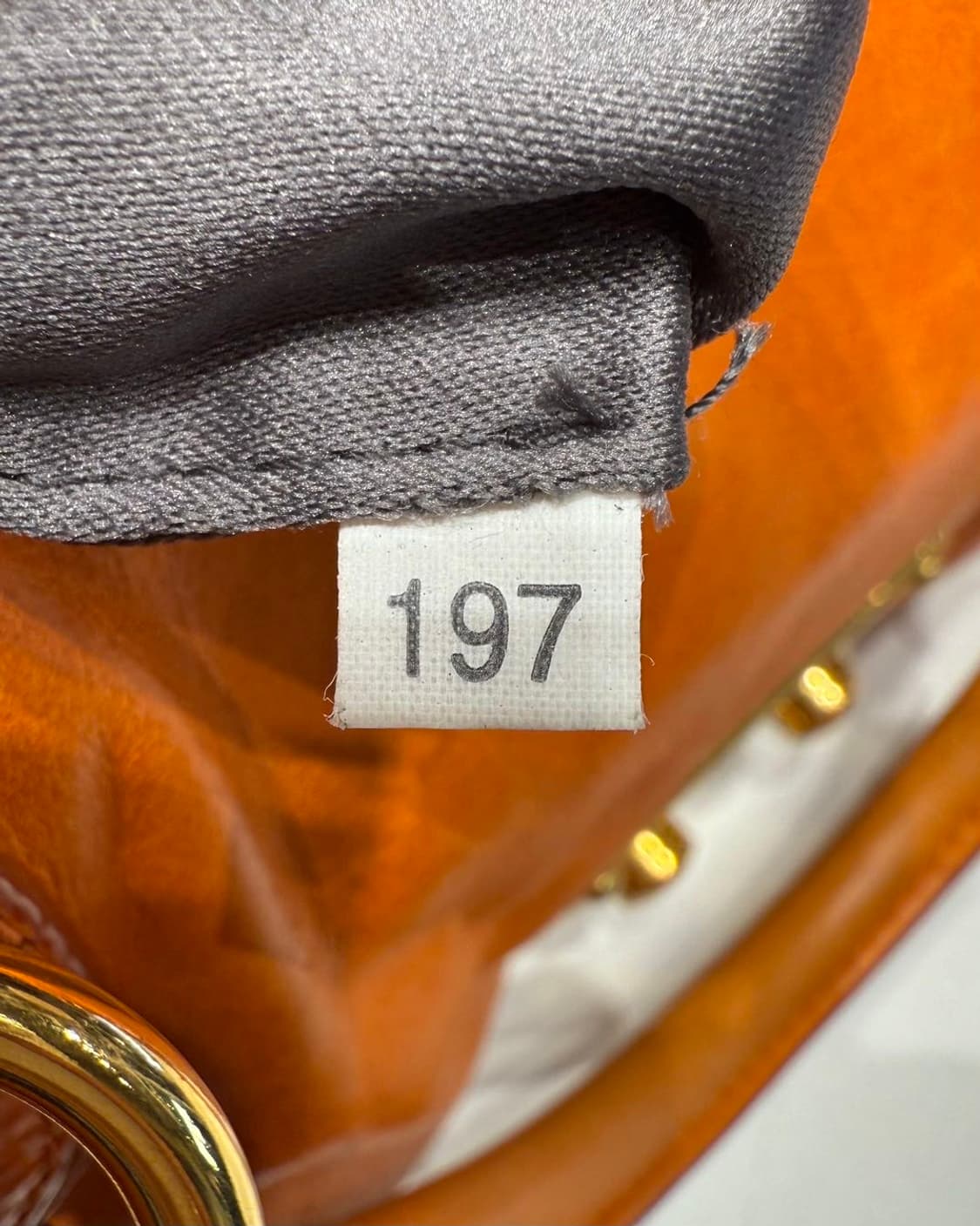 미우미우 오렌지 비텔로 럭스 토트백 상품이미지9