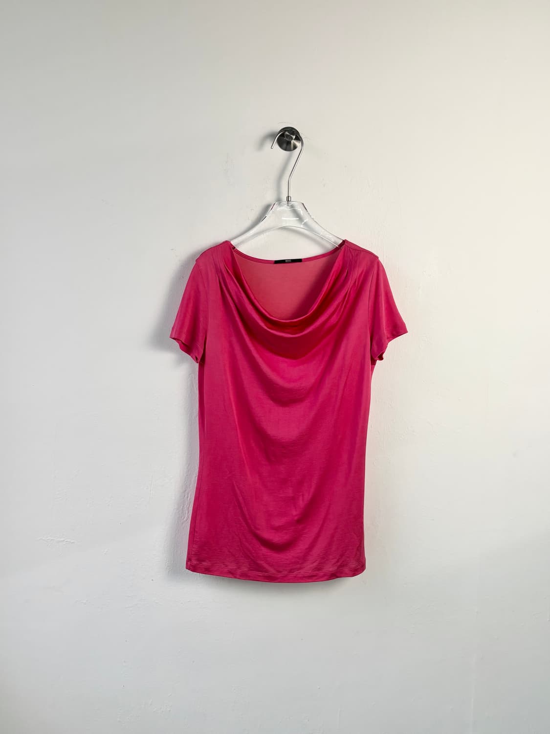 휴고보스 드레이핑 카울 넥 티셔츠 상품이미지1