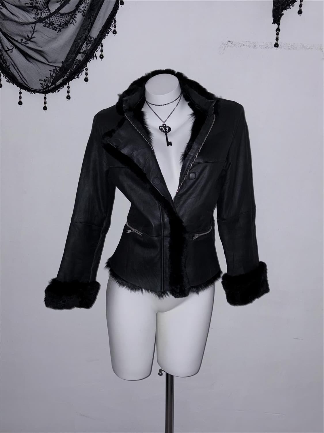 리얼퍼 블랙 무스탕 패딩 대용 겨울 아우터  상품이미지4