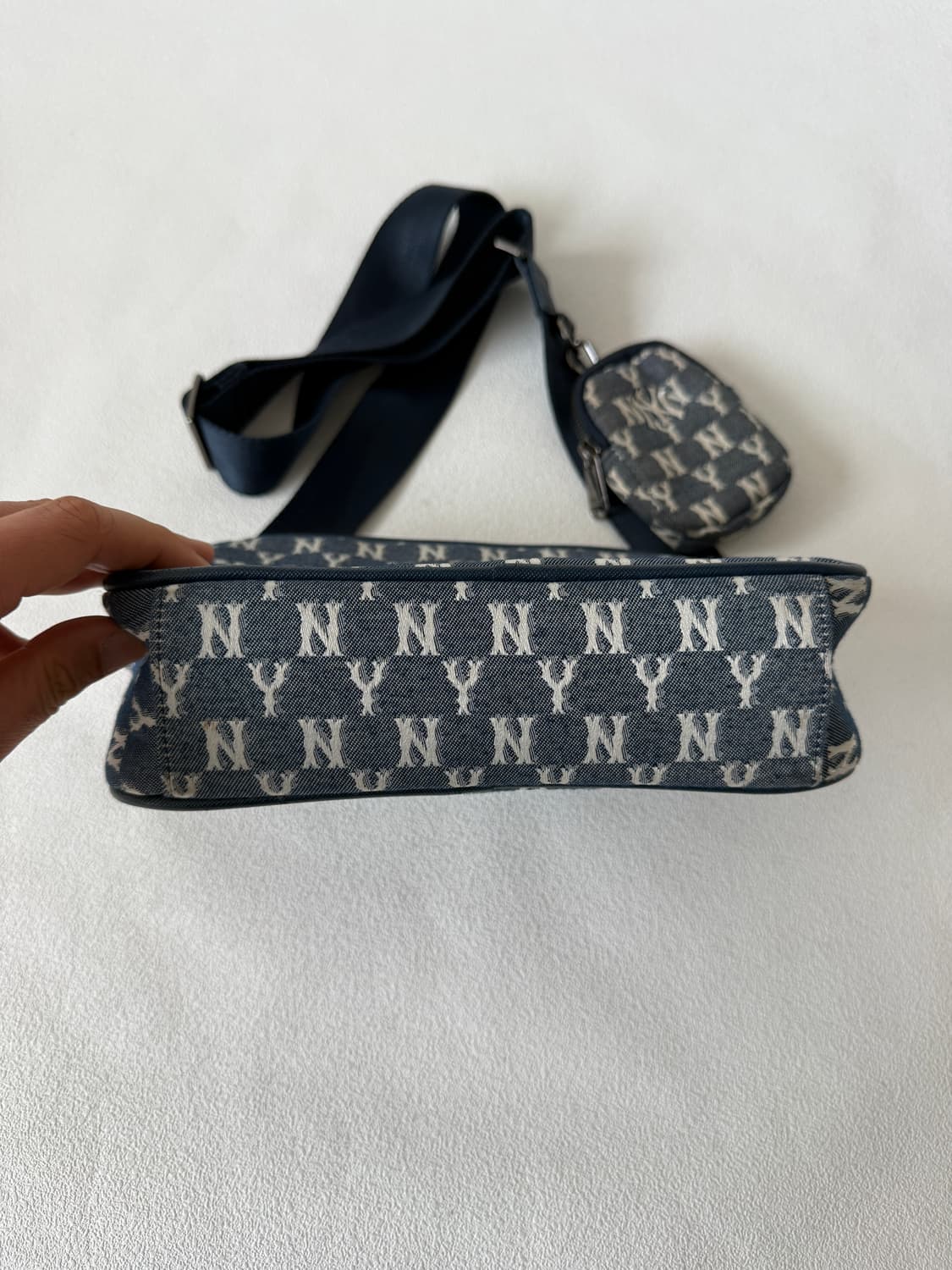 엠엘비(MLB) NY 모노그램 크로스백 상품이미지4