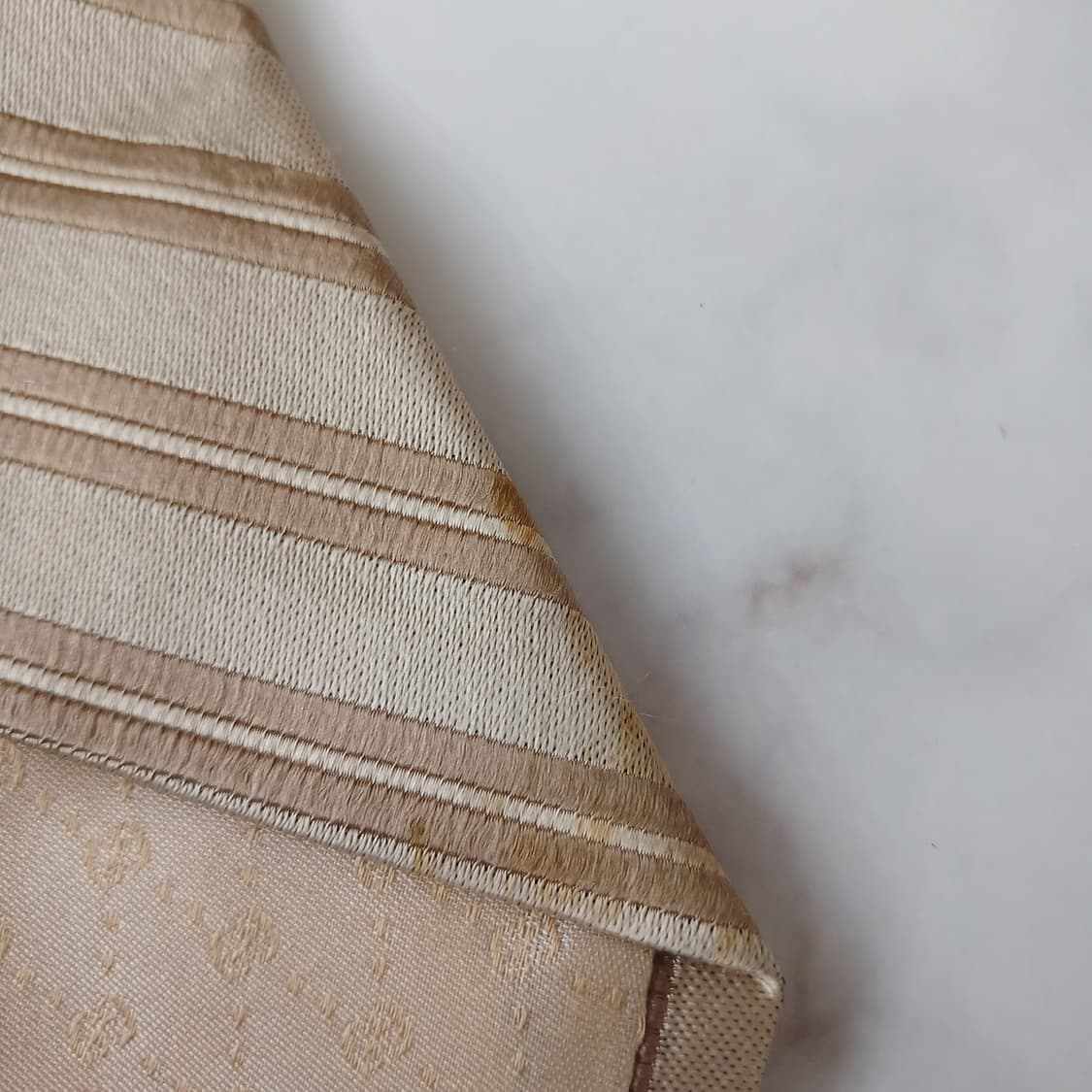 구찌 실크 골드 스트라이프 넥타이 9.6cm B등급 A19577
 상품이미지8