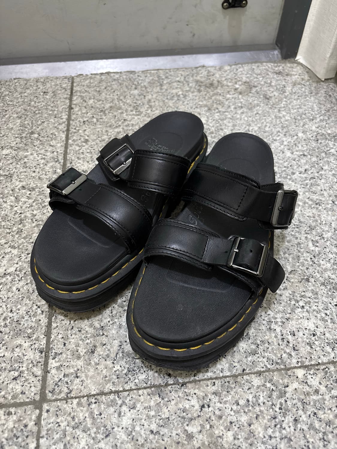 닥터마틴 마일즈 블랙(250) 상품이미지1