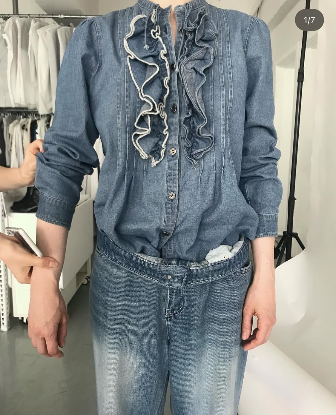 Eonts 에옹쓰 데님 프릴 블라우스 상품이미지1