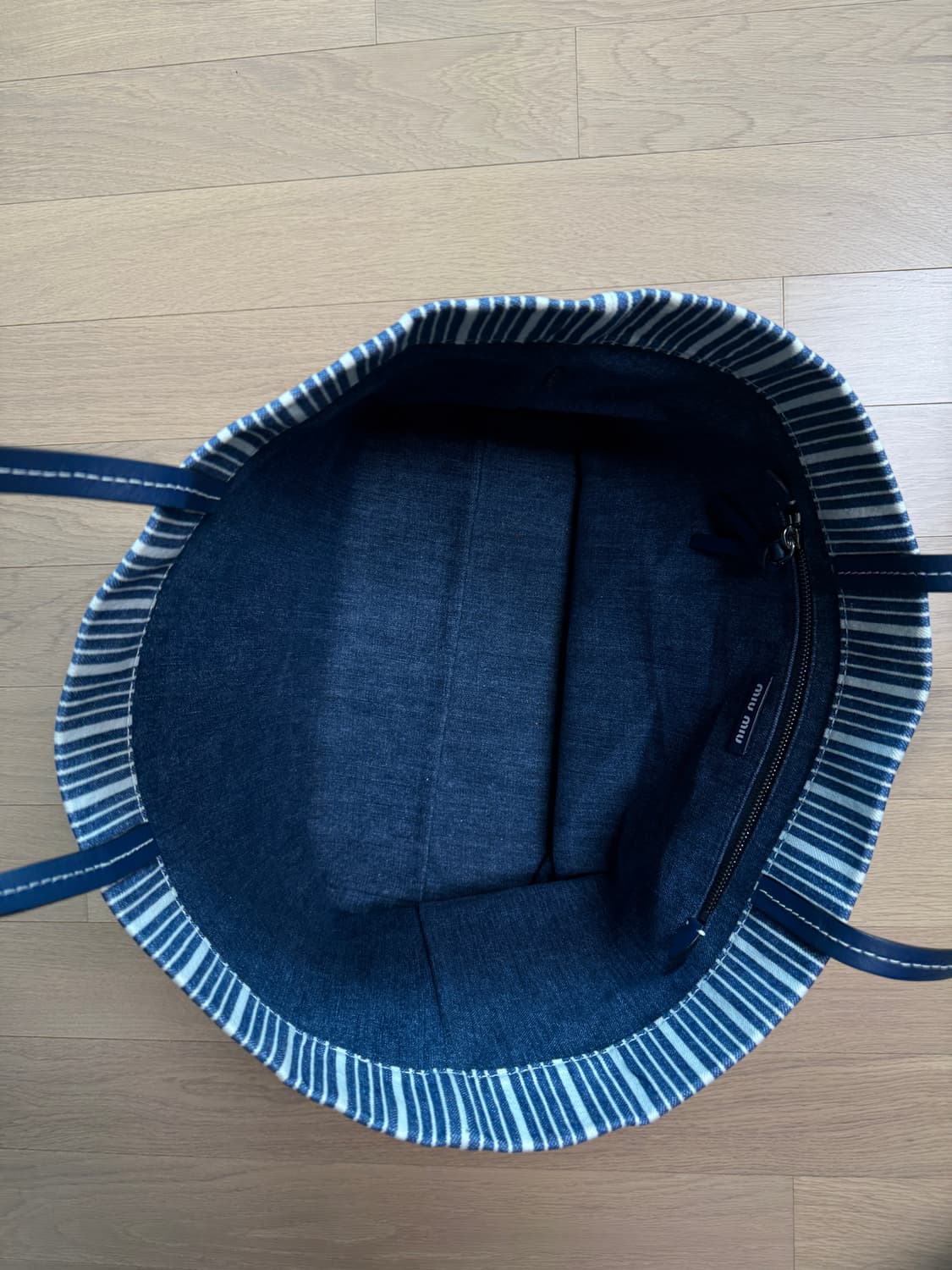 [os] 미우미우 프린트 데님 토트백 상품이미지3