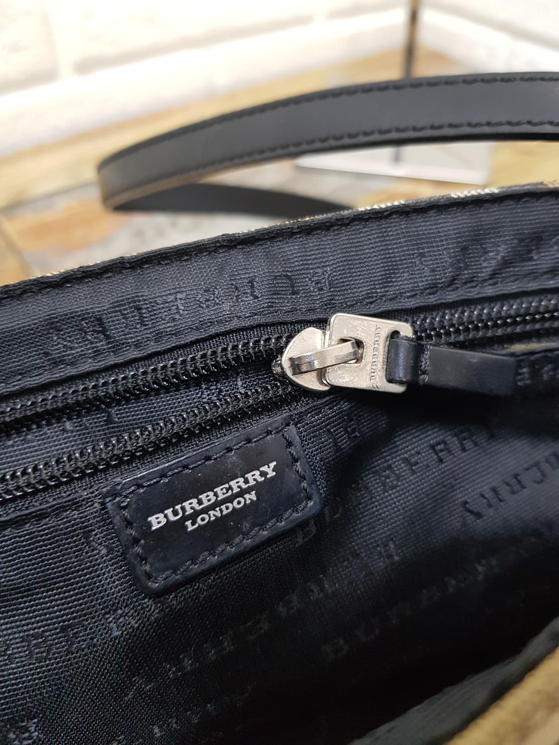 [정품] 버버리 클래식 체크 숄더백 상품이미지9