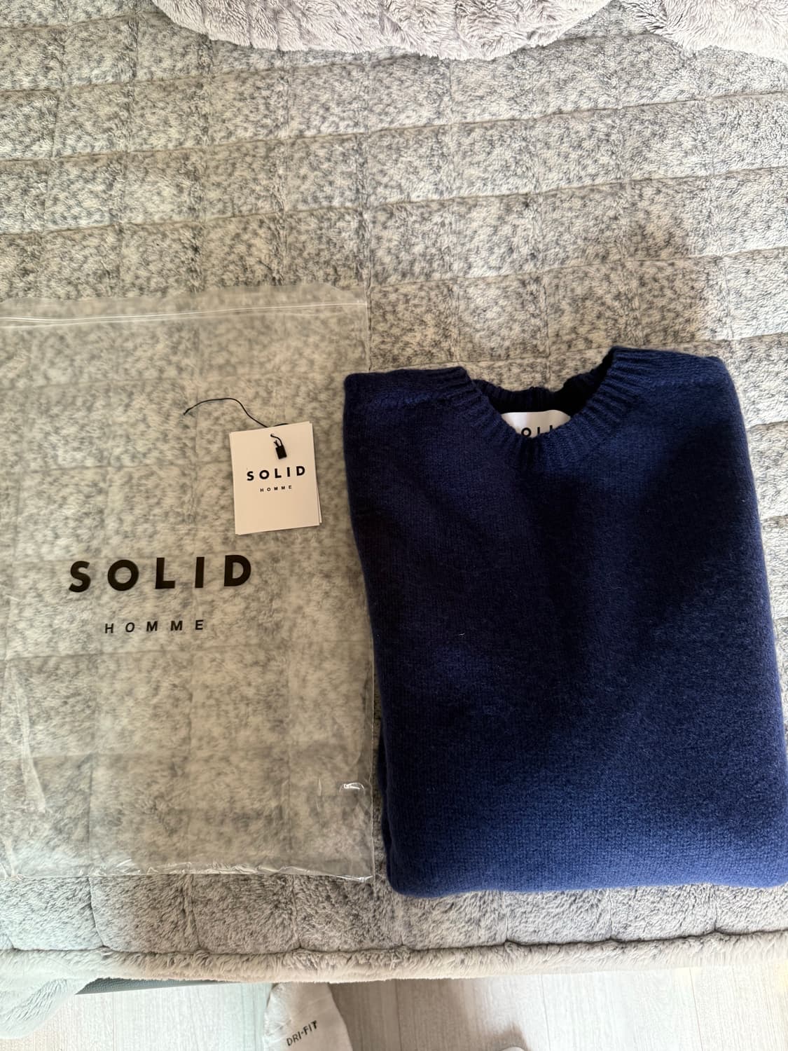 솔리드옴므 라운드넥 네이비 니트52 상품이미지1