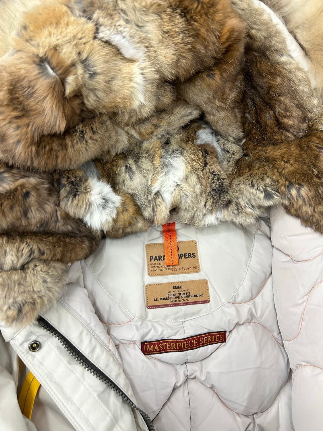 파라점퍼스 여성 라쿤퍼후드 롱다운패딩(M) 상품이미지7