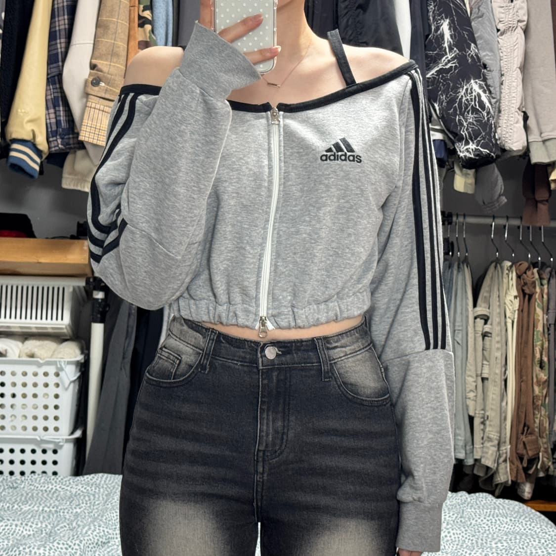 아디다스 커스텀 오프숄더 크롭 집업 상품이미지1