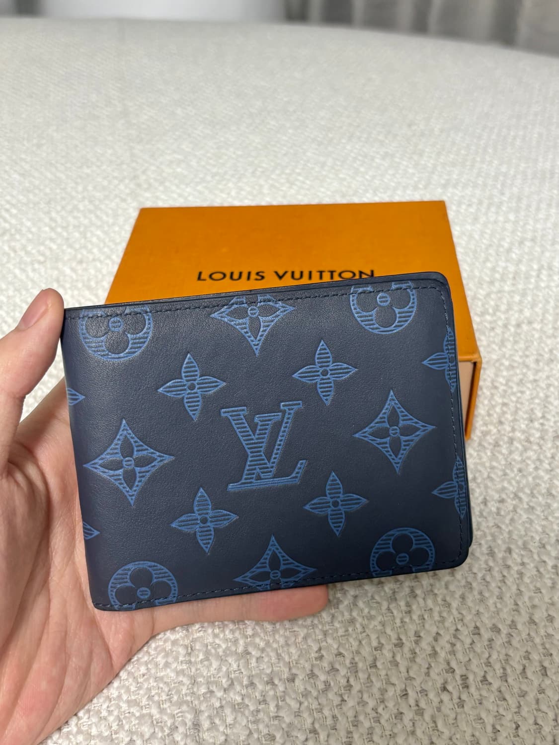 [NFC내장] 루이비통 쉐도우 모노그램 멀티플 반지갑 네이비 상품이미지1