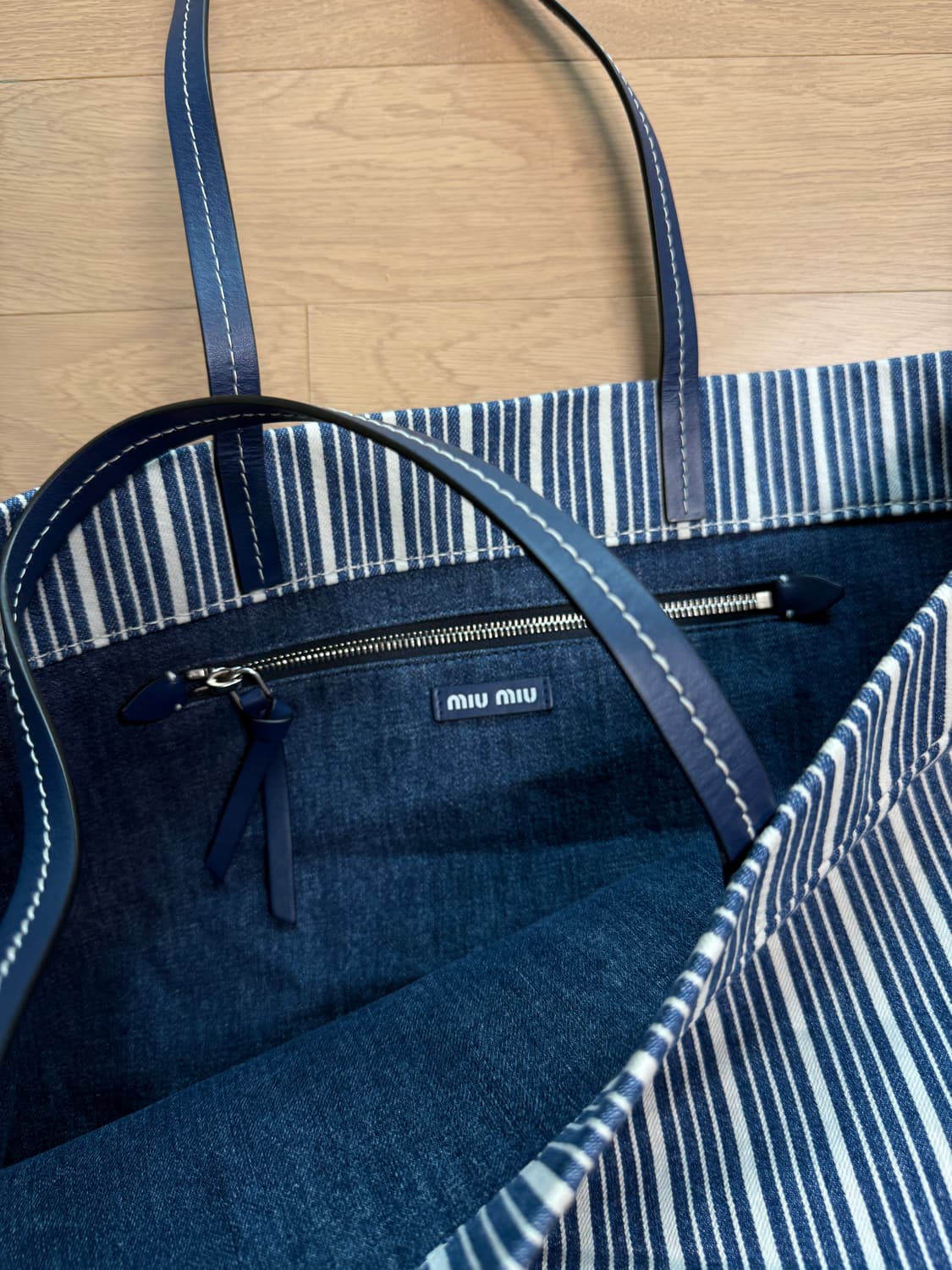 [os] 미우미우 프린트 데님 토트백 상품이미지2
