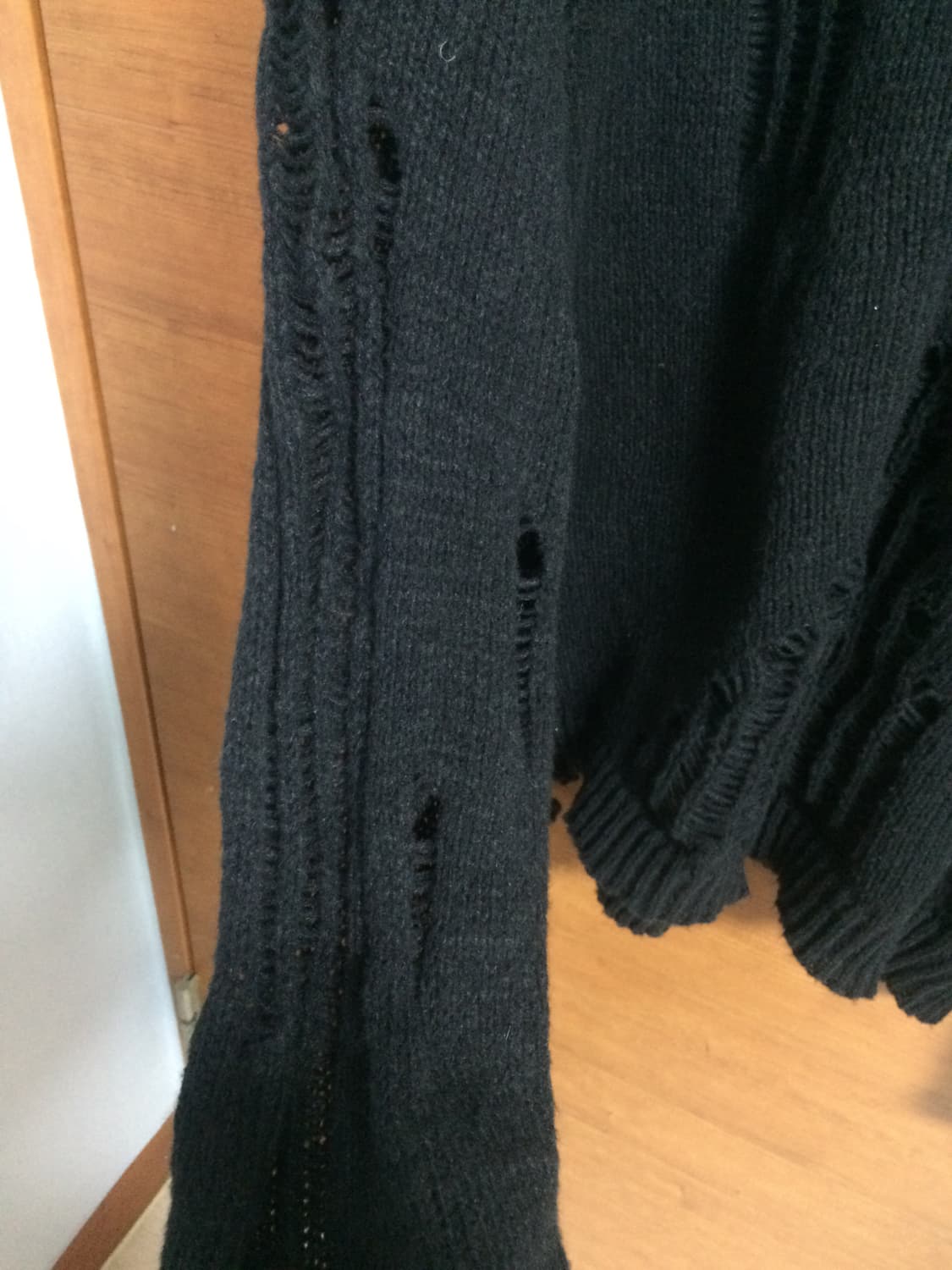 그런지 데미지 검정 니트 상품이미지2