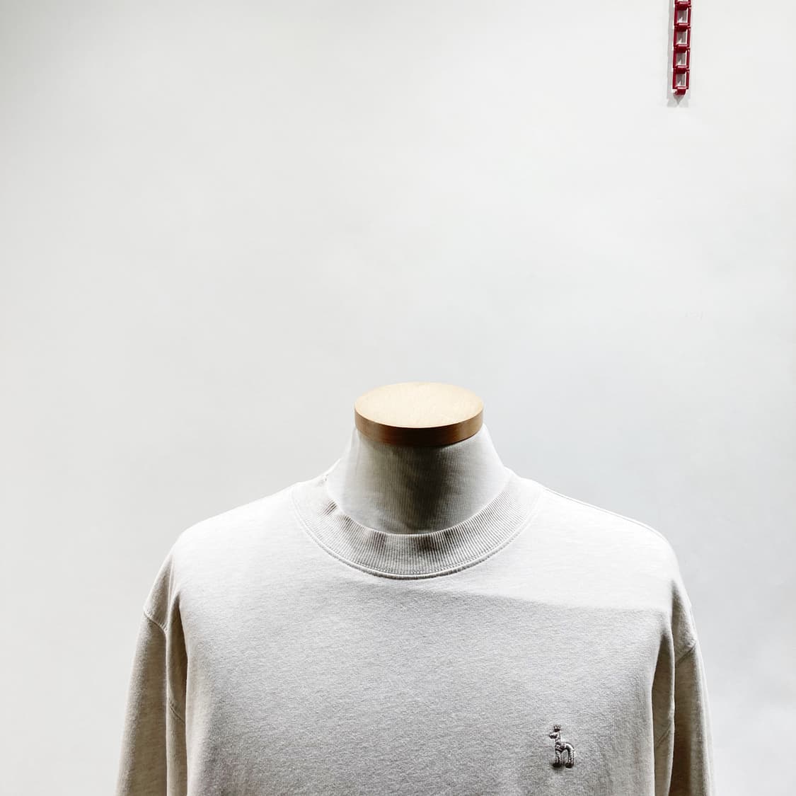 헤지스 남성캐주얼맨투맨 베이지 110 상품이미지2