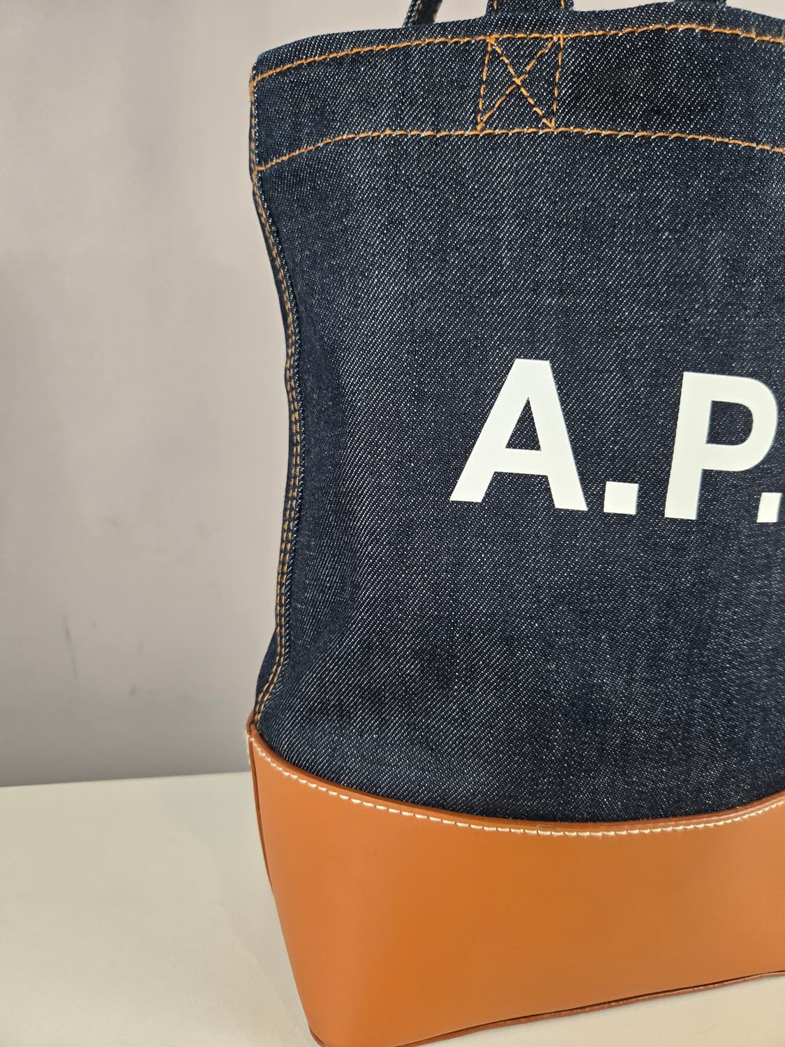 A.P.C 아페쎄 악셀 데님 에코백 스몰 가방 상품이미지3