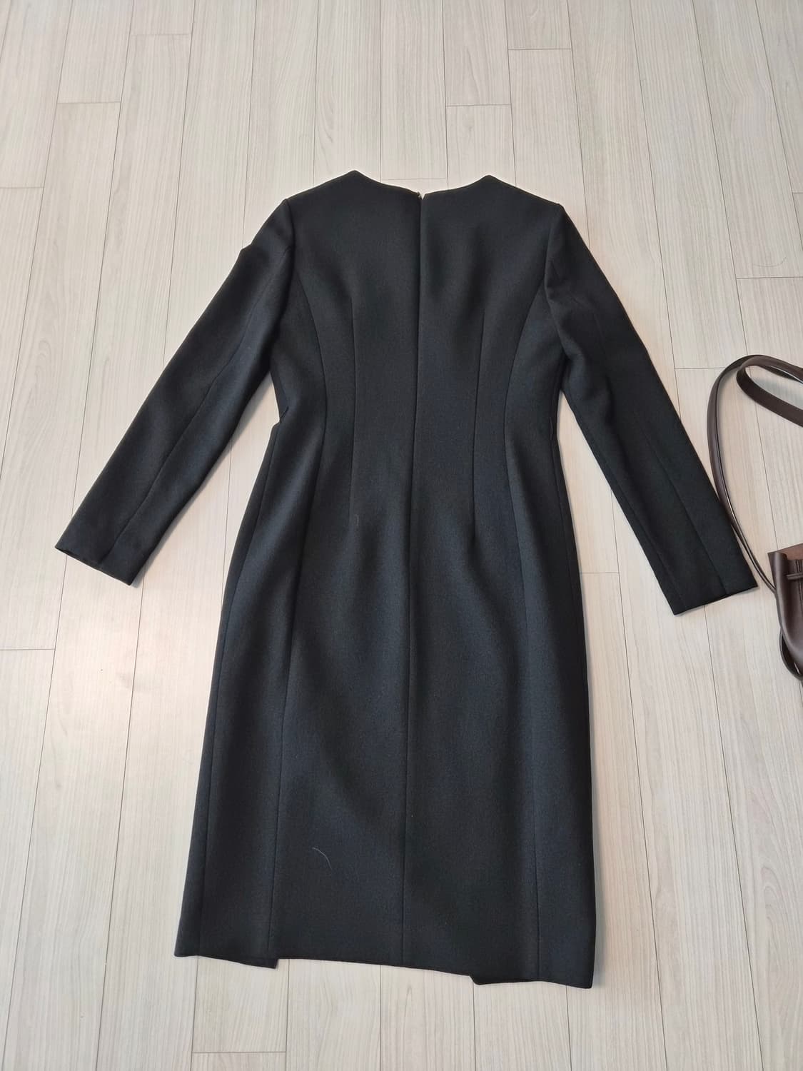 [아이잗바바] 고급스러운 블랙 랩 스타일 원피스 (55사이즈) 상품이미지5