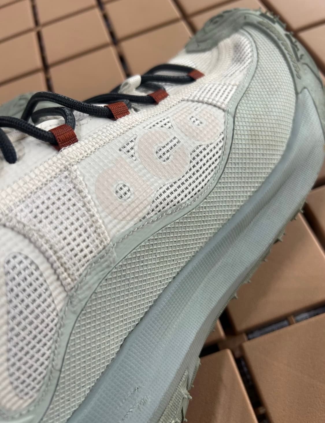 나이키 ACG 마운틴 플라이 2 로우 고어텍스 팬텀 다 상품이미지3