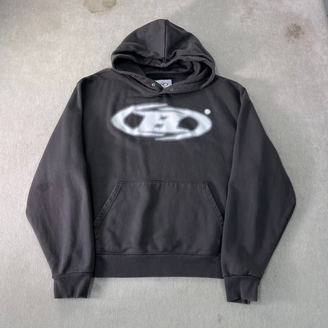 105 본투윈 스냅 블러 후드티 상품이미지1