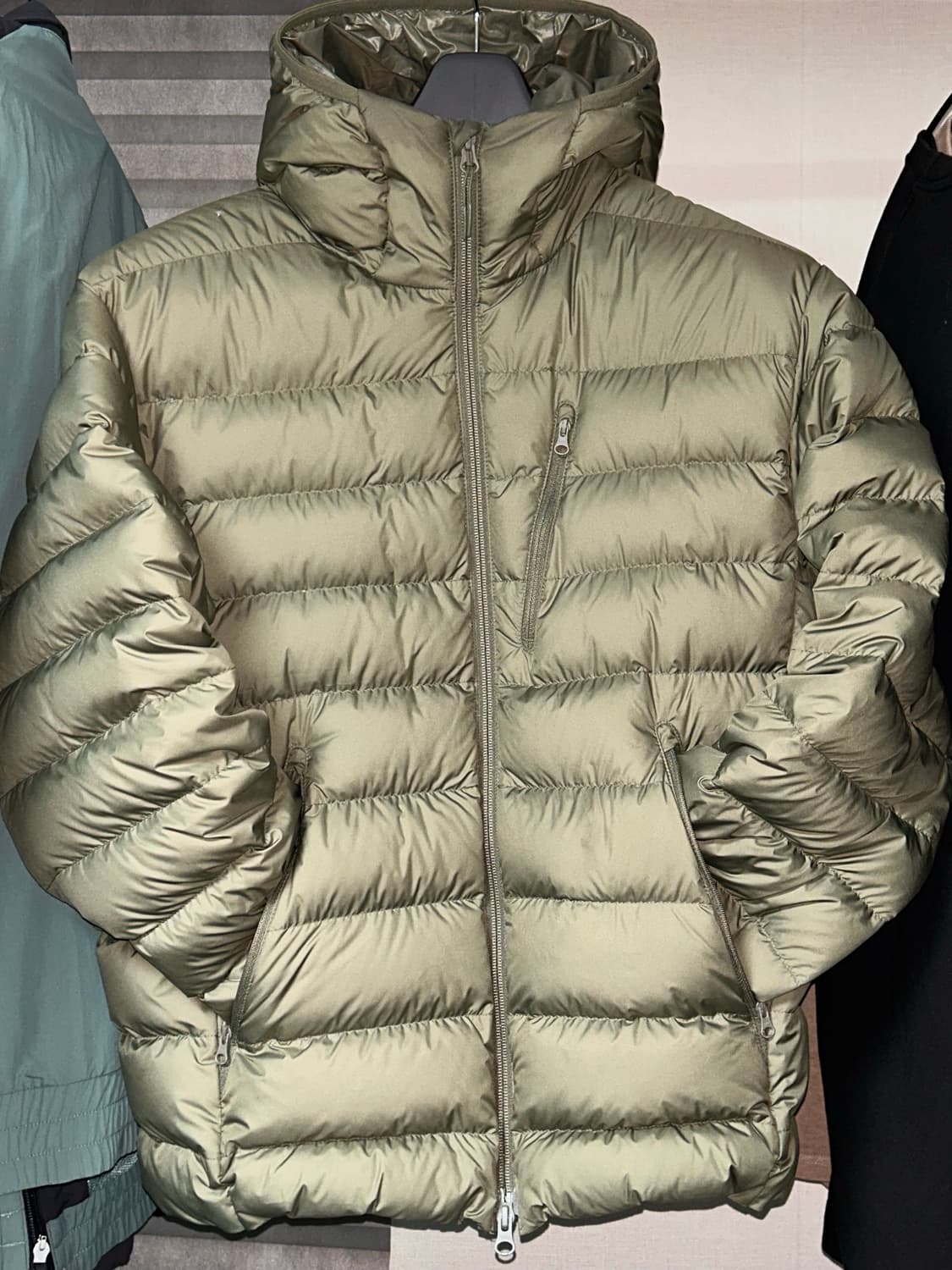 무신사 스탠다드 시티 레저 후드 라이트 다운 자켓 카키 상품이미지2