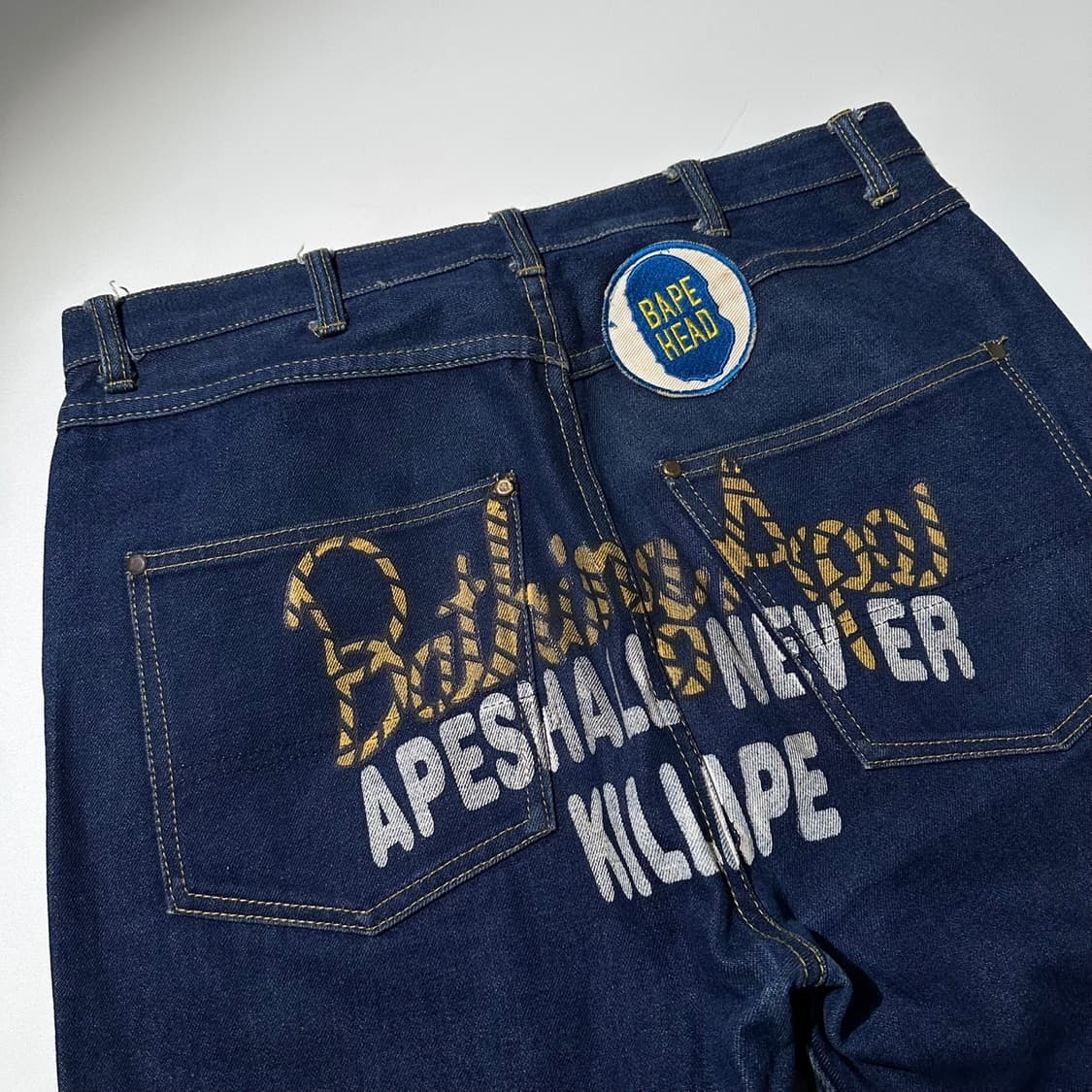 베이프 백로고 데님 팬츠 상품이미지4
