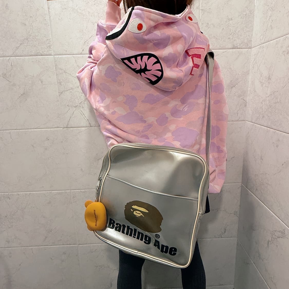 베이프 니고 pvc 크로스백 상품이미지1