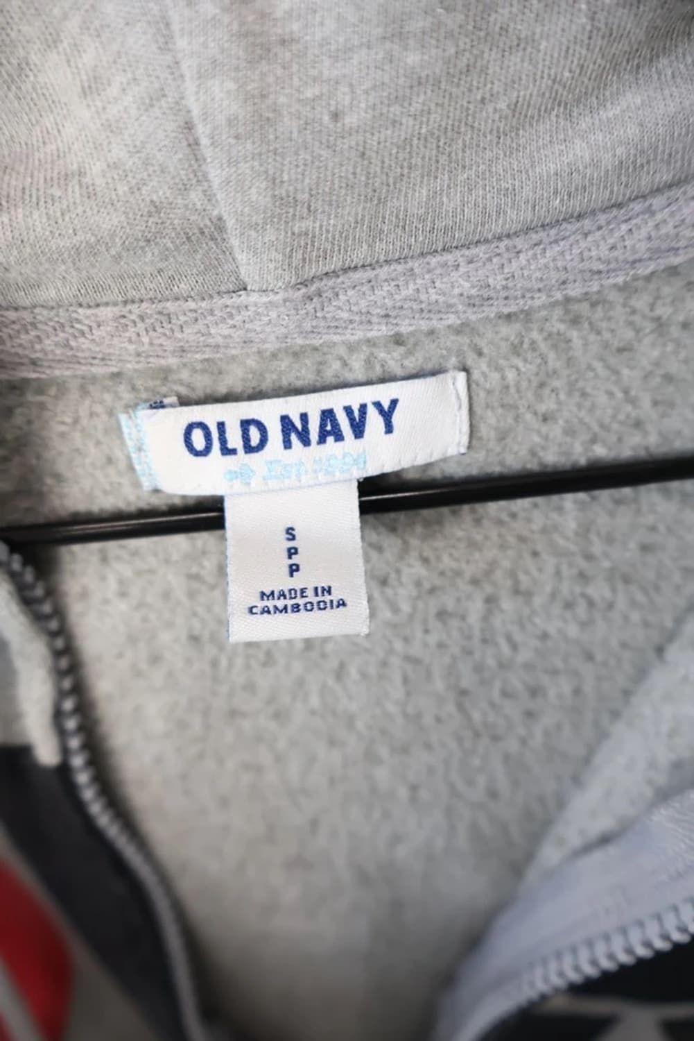Old Navy Graphic Zip Hoodie 상품이미지5