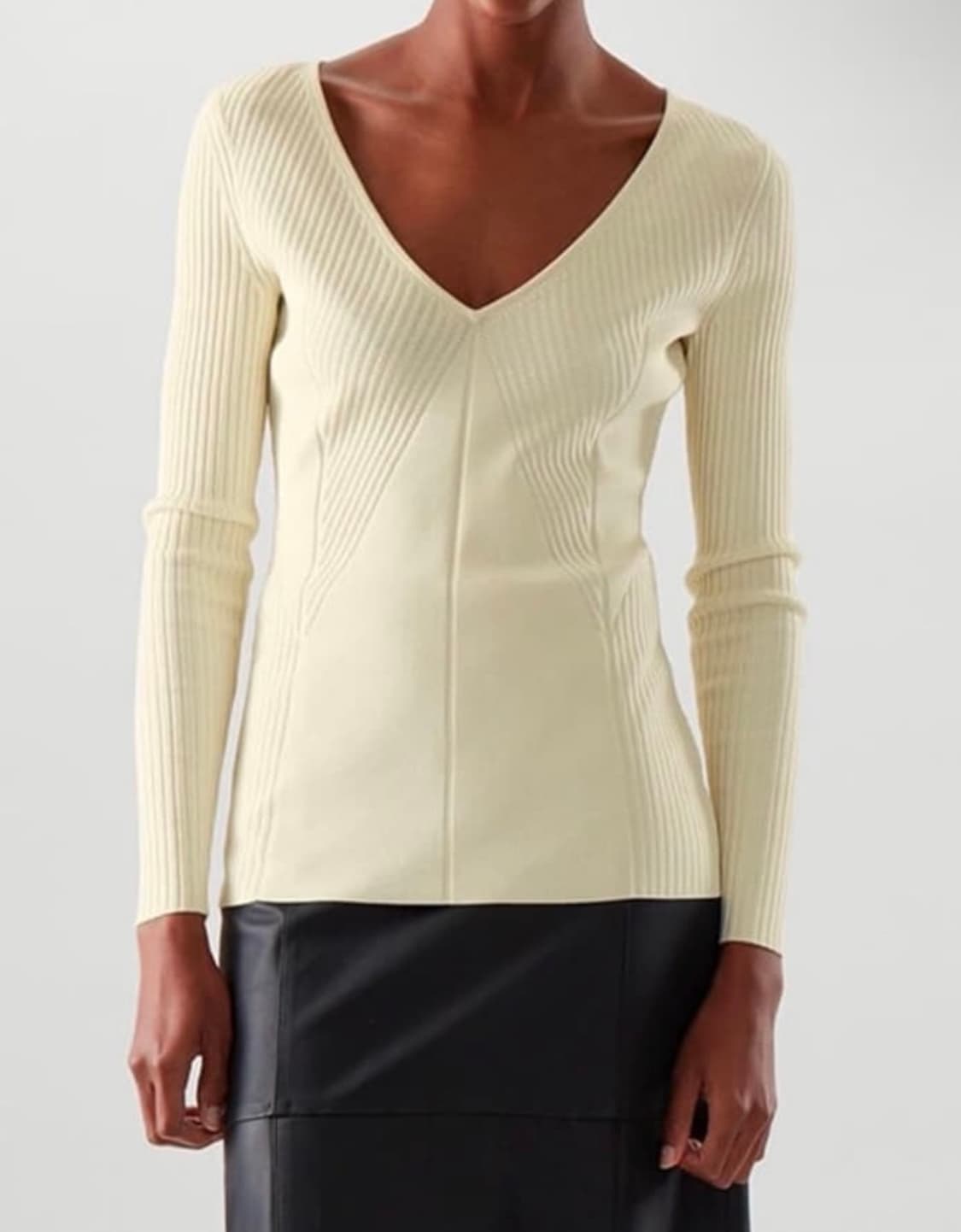 COS 브이넥 니트 상품이미지1