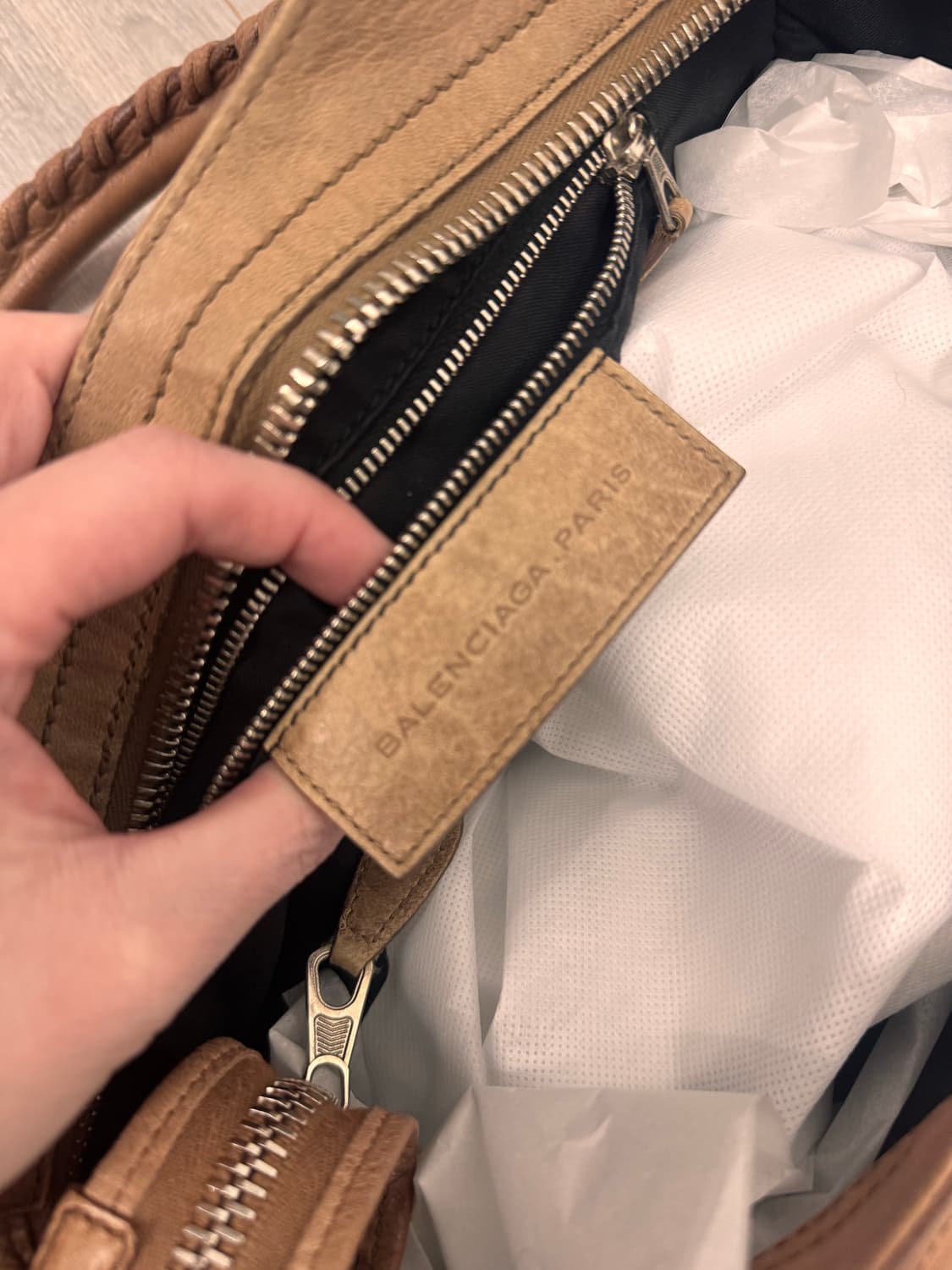 발렌시아가 자이언트 모터백 미디움 은장 브라운 상태A- 상품이미지8