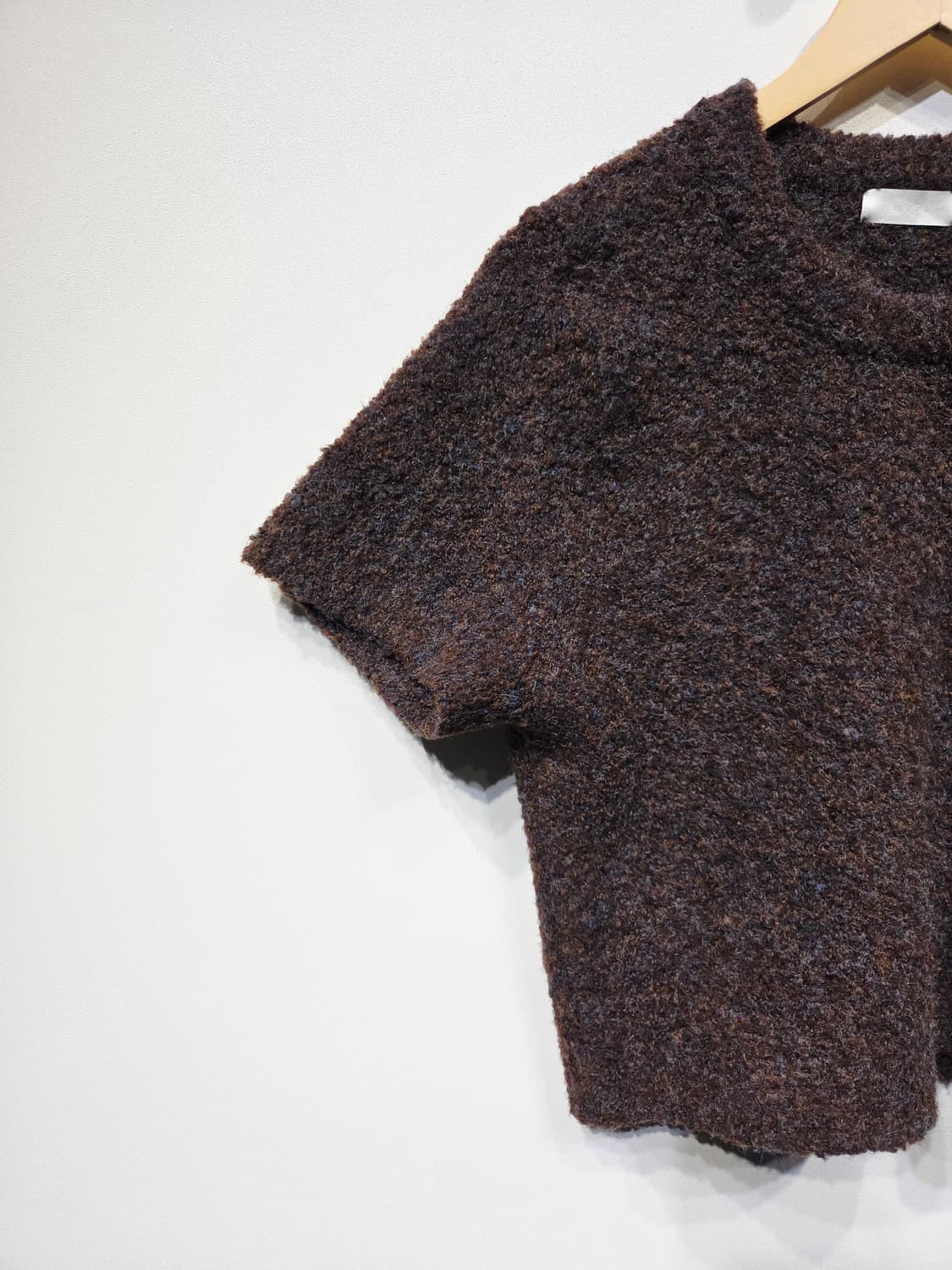 KNITLY 니틀리 울 혼방 부클 반팔 니트 상품이미지4