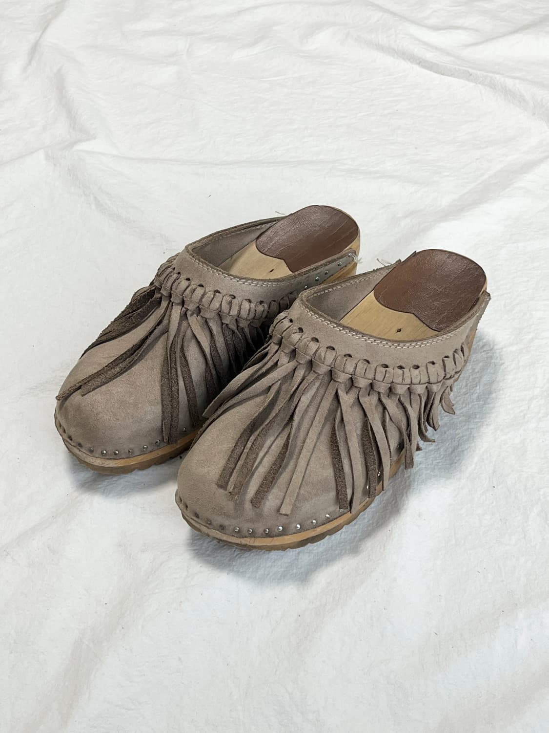 [36/235] 니들스 트로엔토프 스웨이드 프린지 클로그 상품이미지1