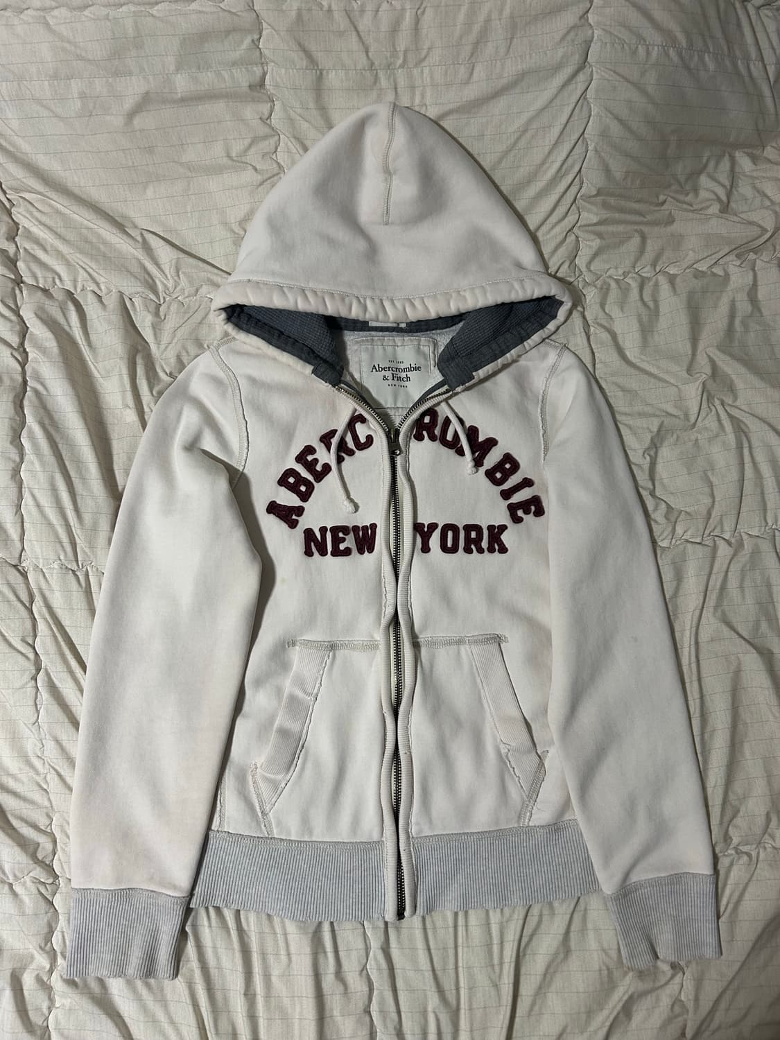 아베크롬비 데미지 디테일 버건디 아치 로고 후드집업 상품이미지2