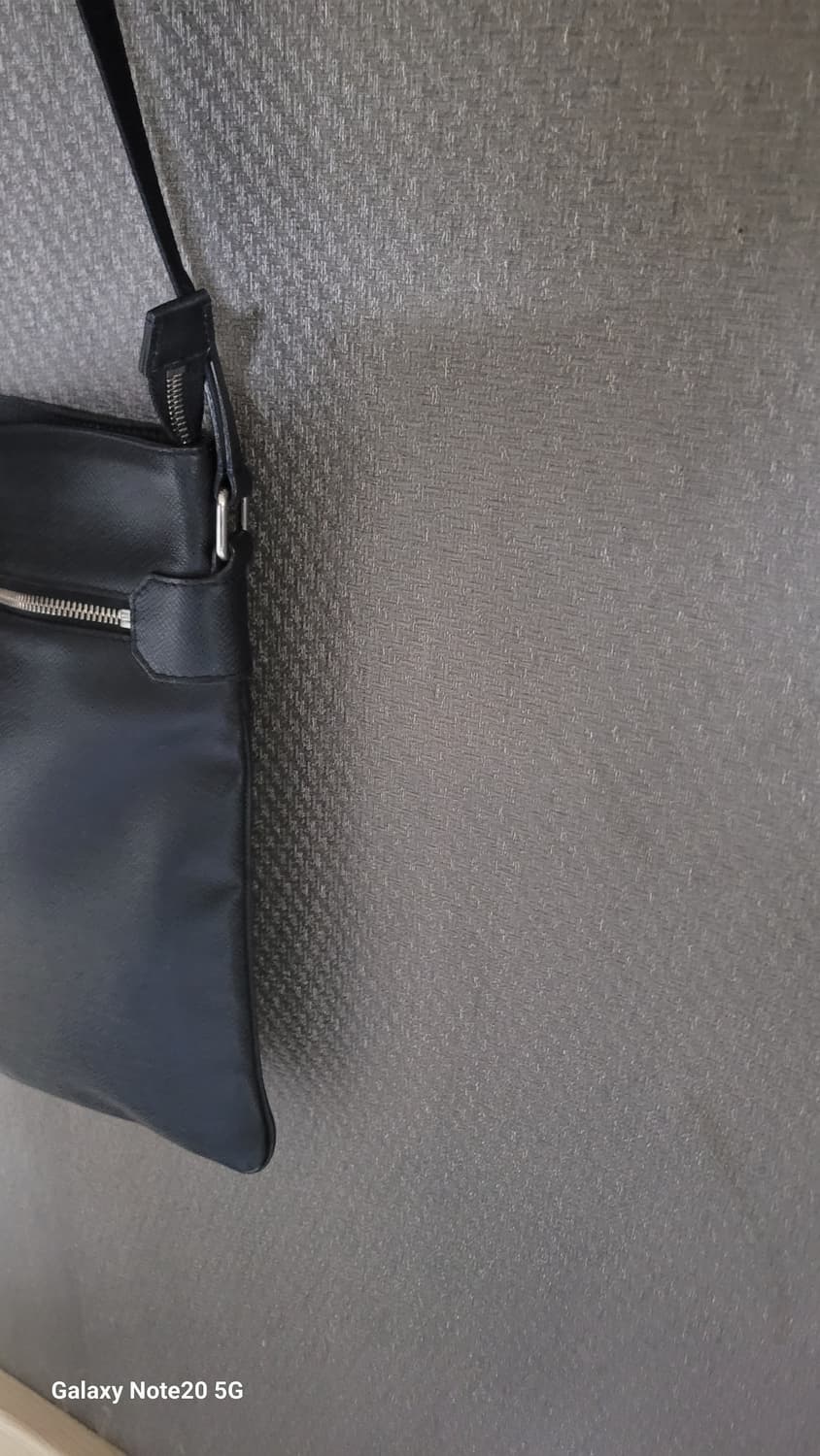 루이비통 타이거 샤샤  크로스백 상품이미지5