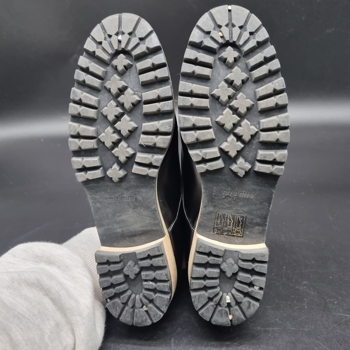 미우미우 프러시드 페니로퍼36 220 상품이미지3