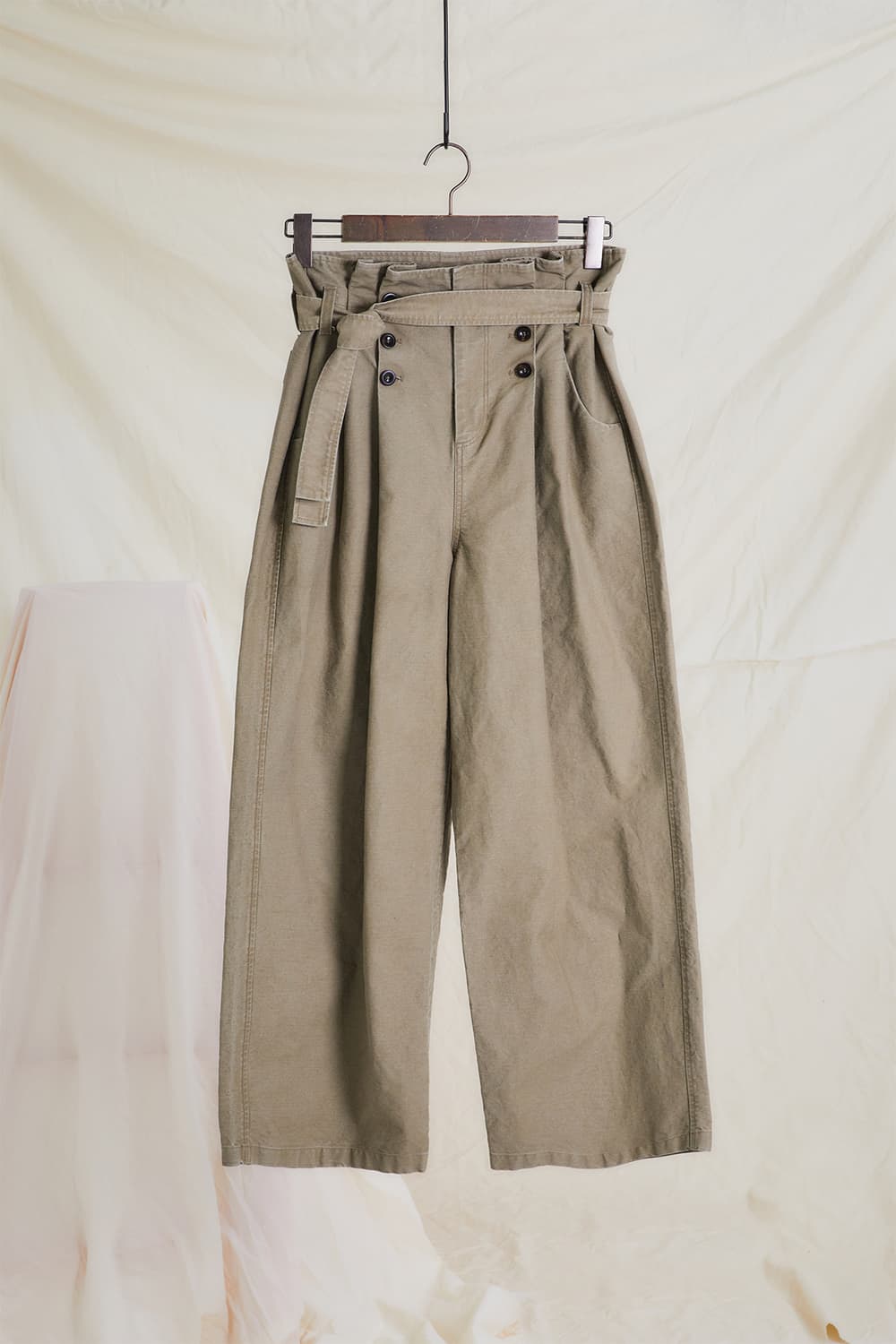 나아나나 Pleats Belted Pants - Beige 상품이미지1