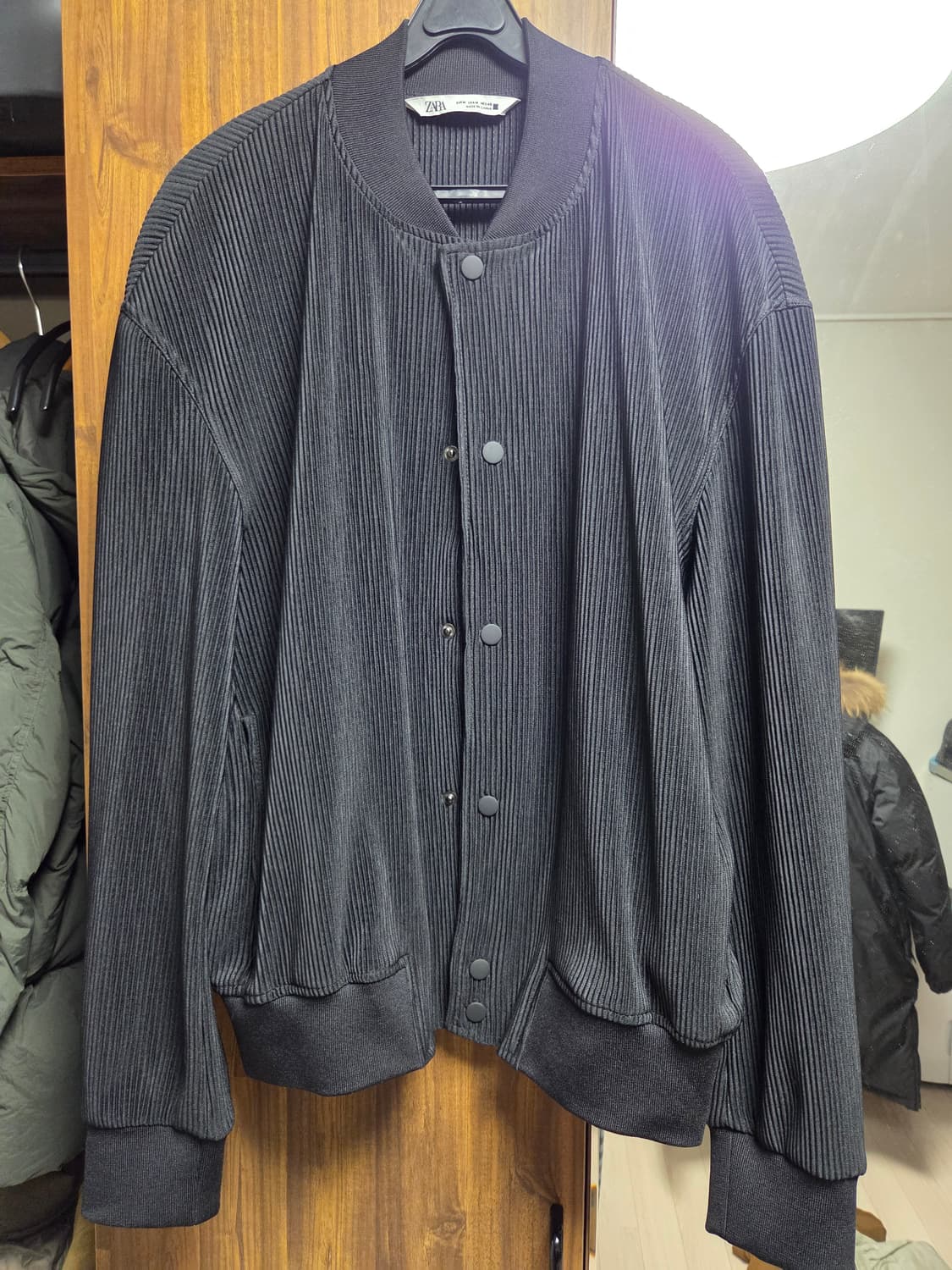 자라 플리츠 봄버 자켓 판매합니다. 상품이미지1