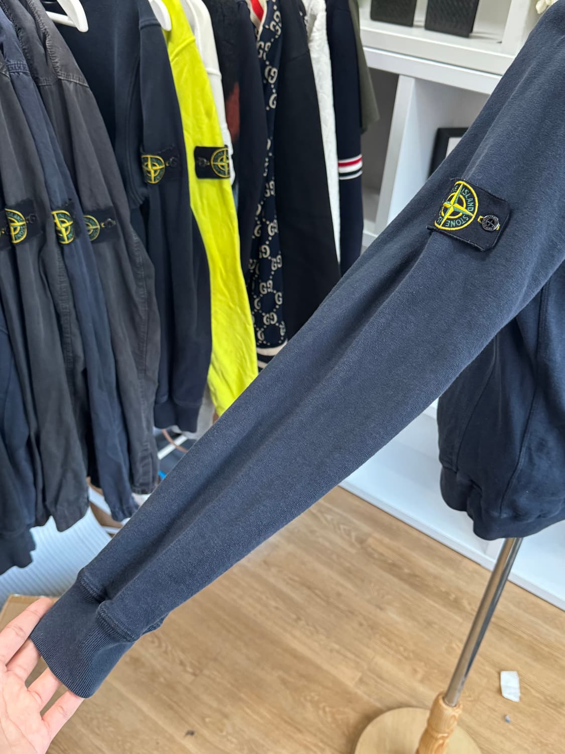 [새상품급,M] 스톤아일랜드 블랙 맨투맨 상품이미지3