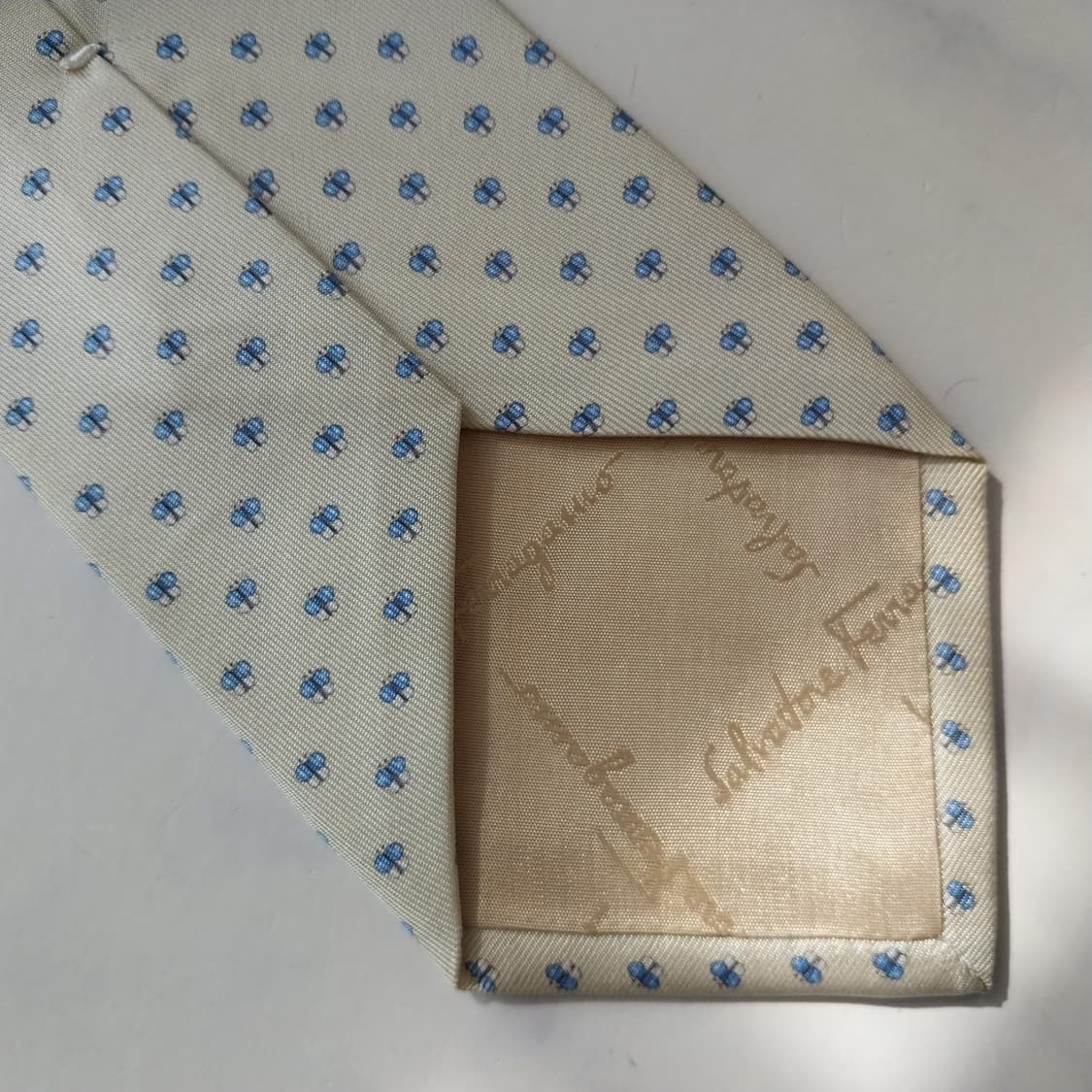 살바토레 페라가모 나비 모티브 넥타이 8.1cm A+~A등급 K2136
 상품이미지5