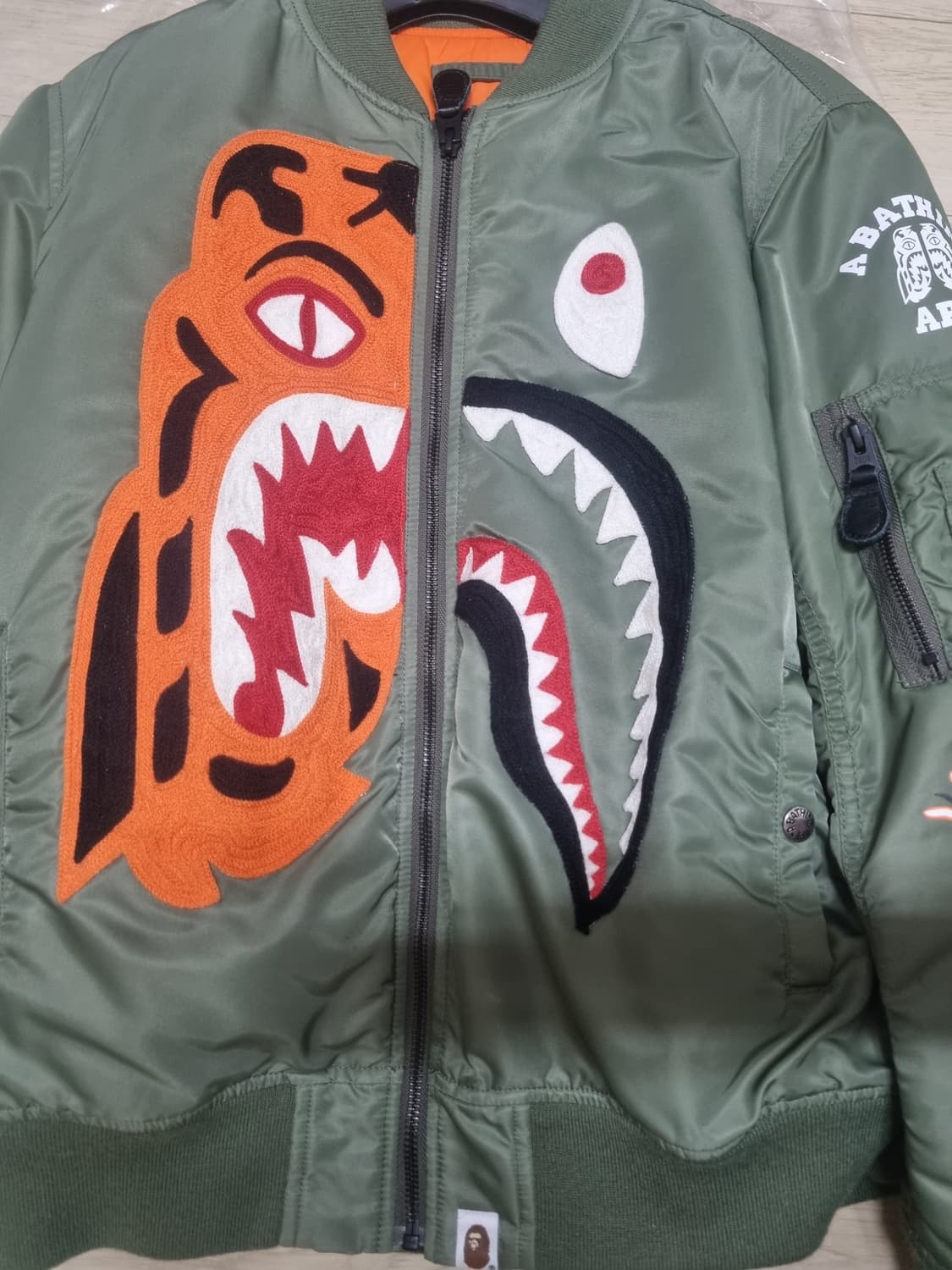 [판매] 베이프 BAPE 샤크 타이거 하프 ma-1 자켓 상품이미지3