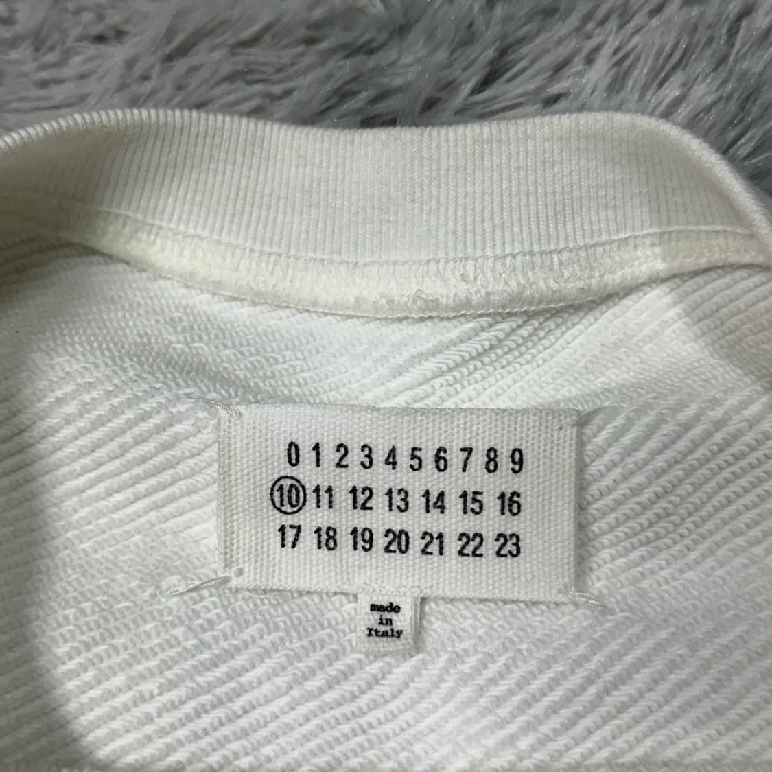 메종 마르지엘라 넘버링 맨투맨 화이트 52 상품이미지4