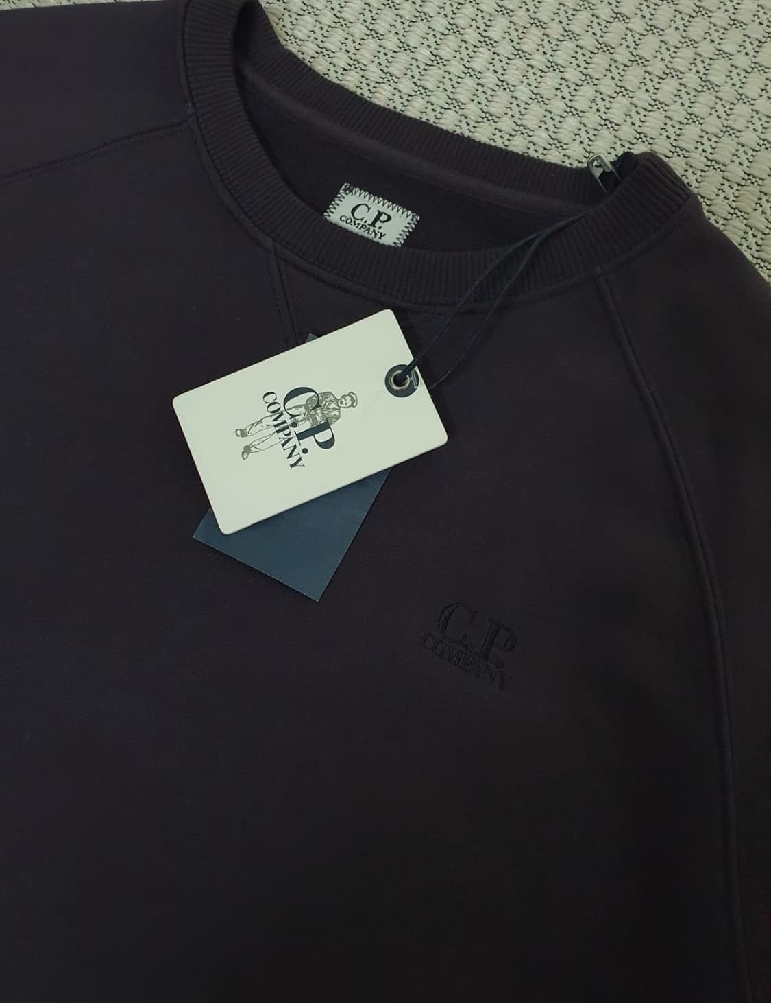 2014 씨피컴퍼니 자수가 들어간 보라색 스웨트셔츠 상품이미지3