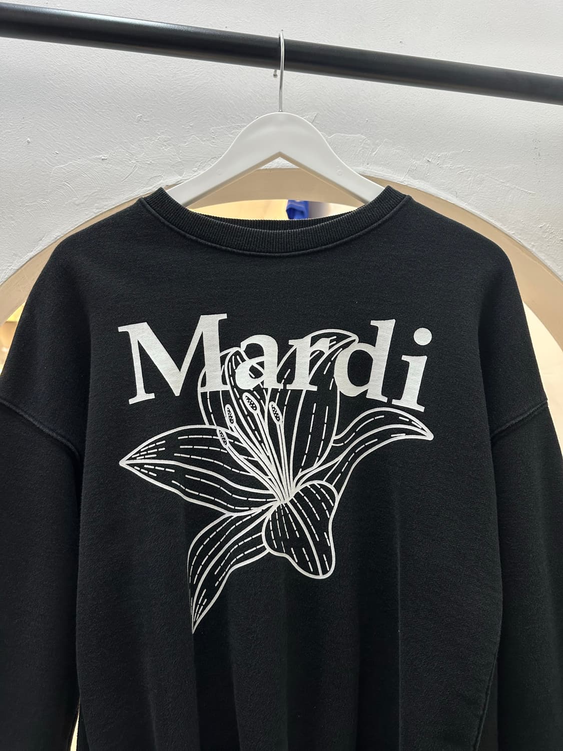 마르디 빅로고 블랙 맨투맨 상품이미지2