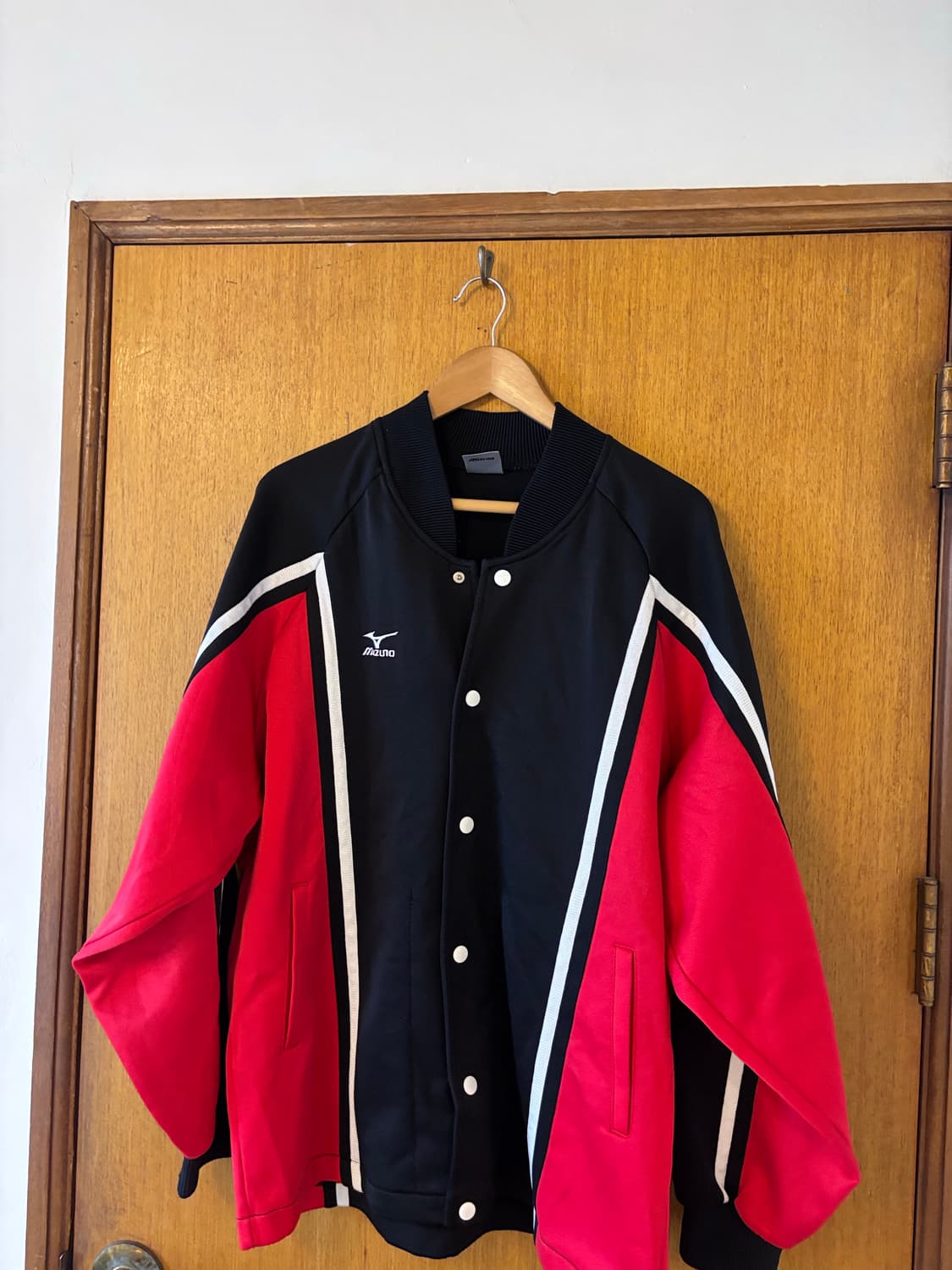 미즈노 블랙/레드 배색 트레이닝 자켓 상품이미지2