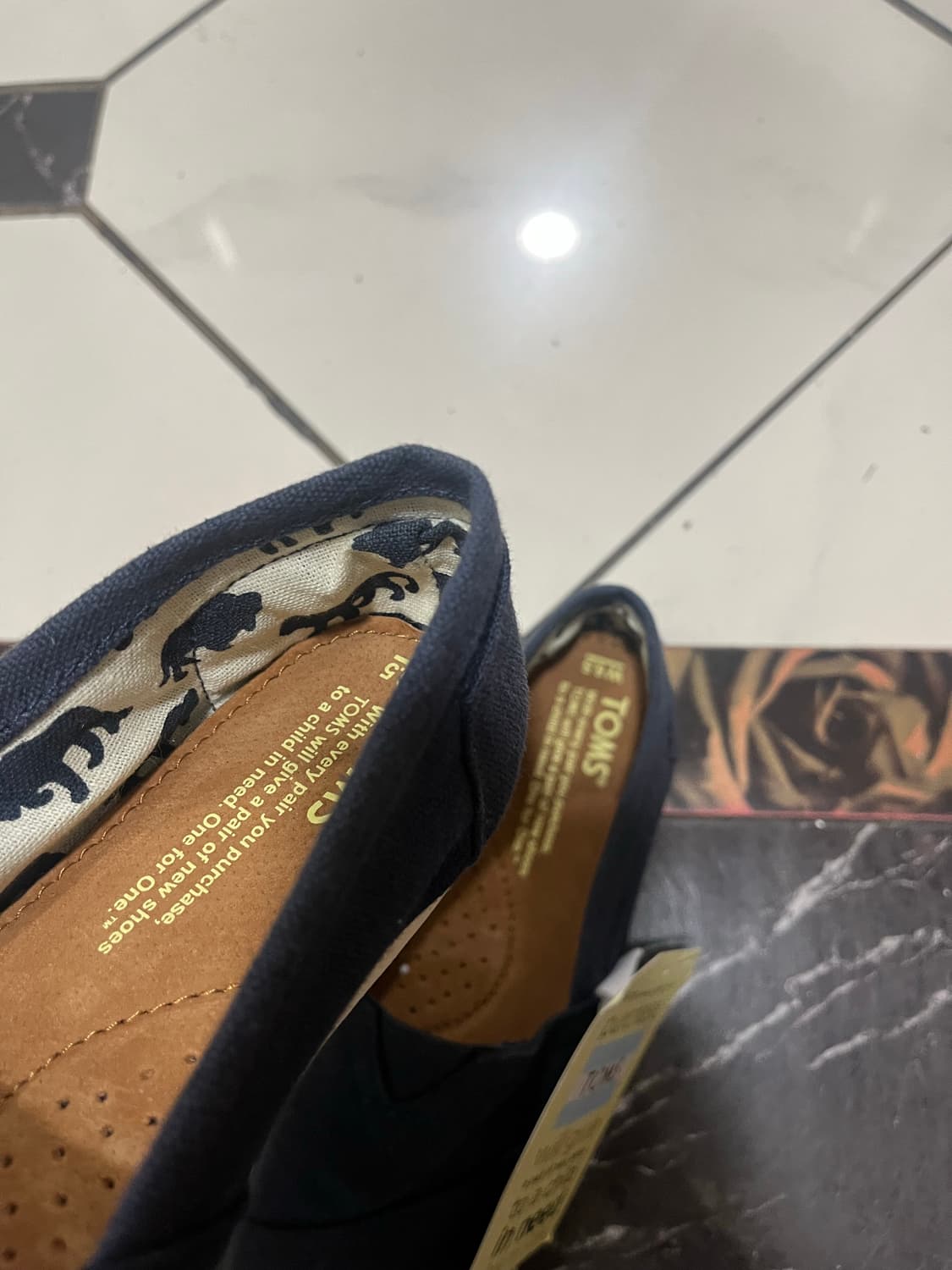 (새상품)TOMS 탐스 클래식 캔버스 슬립온 네이비 6.5 상품이미지2