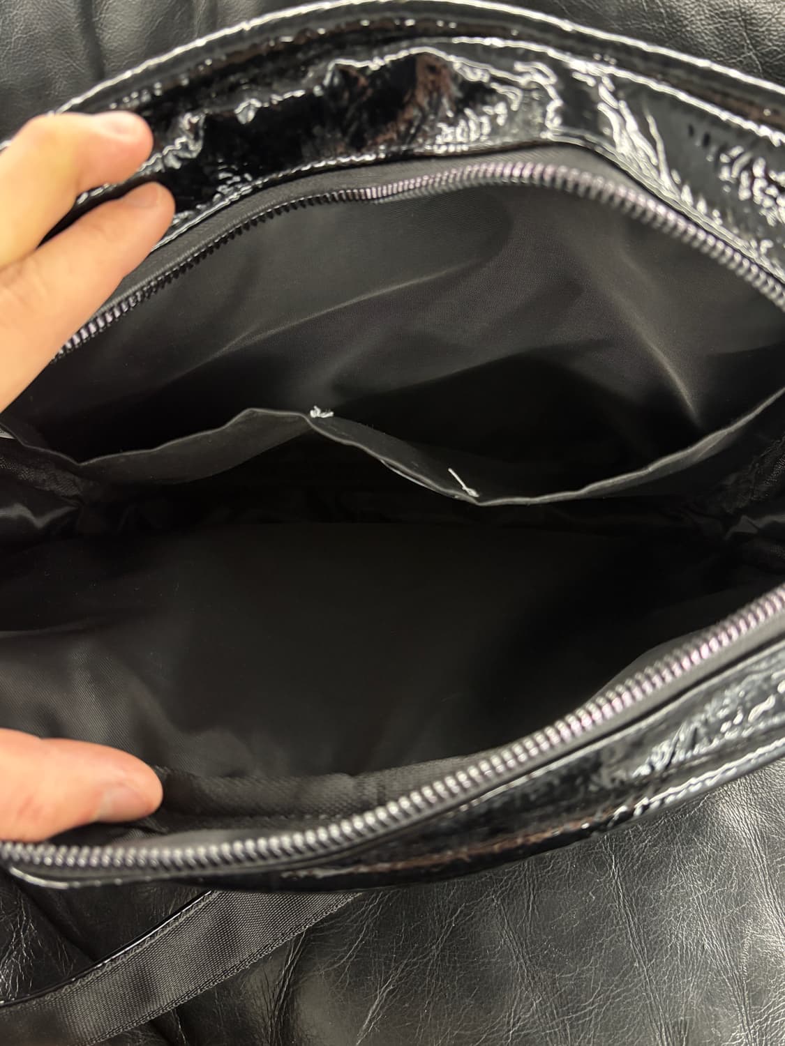 아디다스 블랙 에나멜 크로스백 상품이미지5