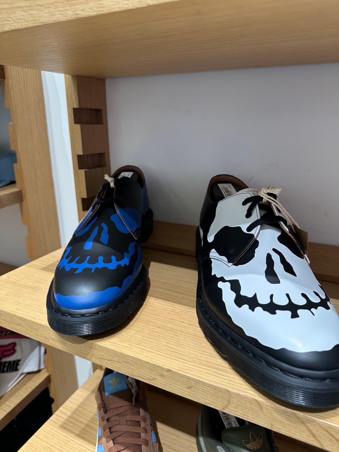 슈프림 x 닥터마틴 1461 스컬 블루블랙 상품이미지2