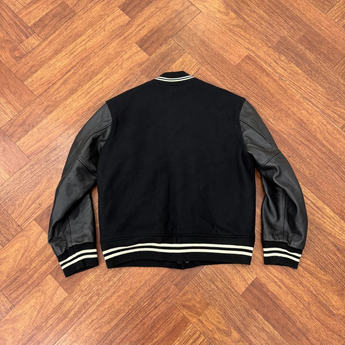 M(105) 아웃스탠딩 블랙 소가죽 바시티 자켓  상품이미지3