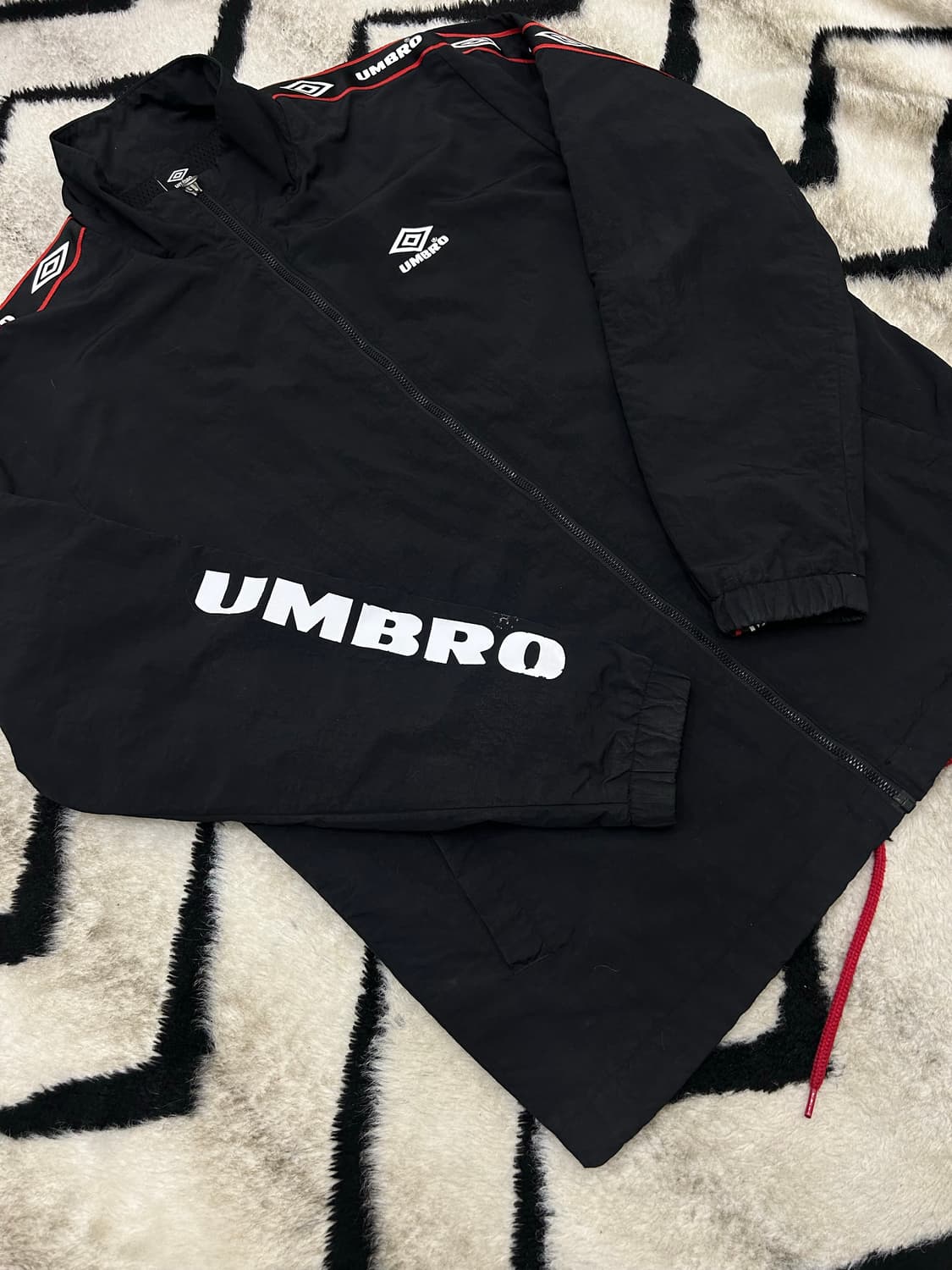 [L]엄브로 사이드라인 바람막이/블랙/까짐 상품이미지2