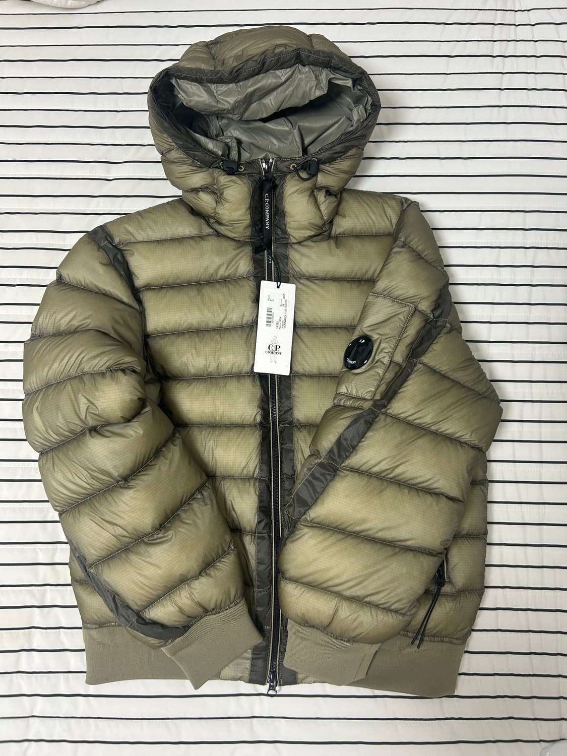 C.P. 컴퍼니 D.D. 쉘 다운 자켓 펀가이 그레이 - 25FW 상품이미지1