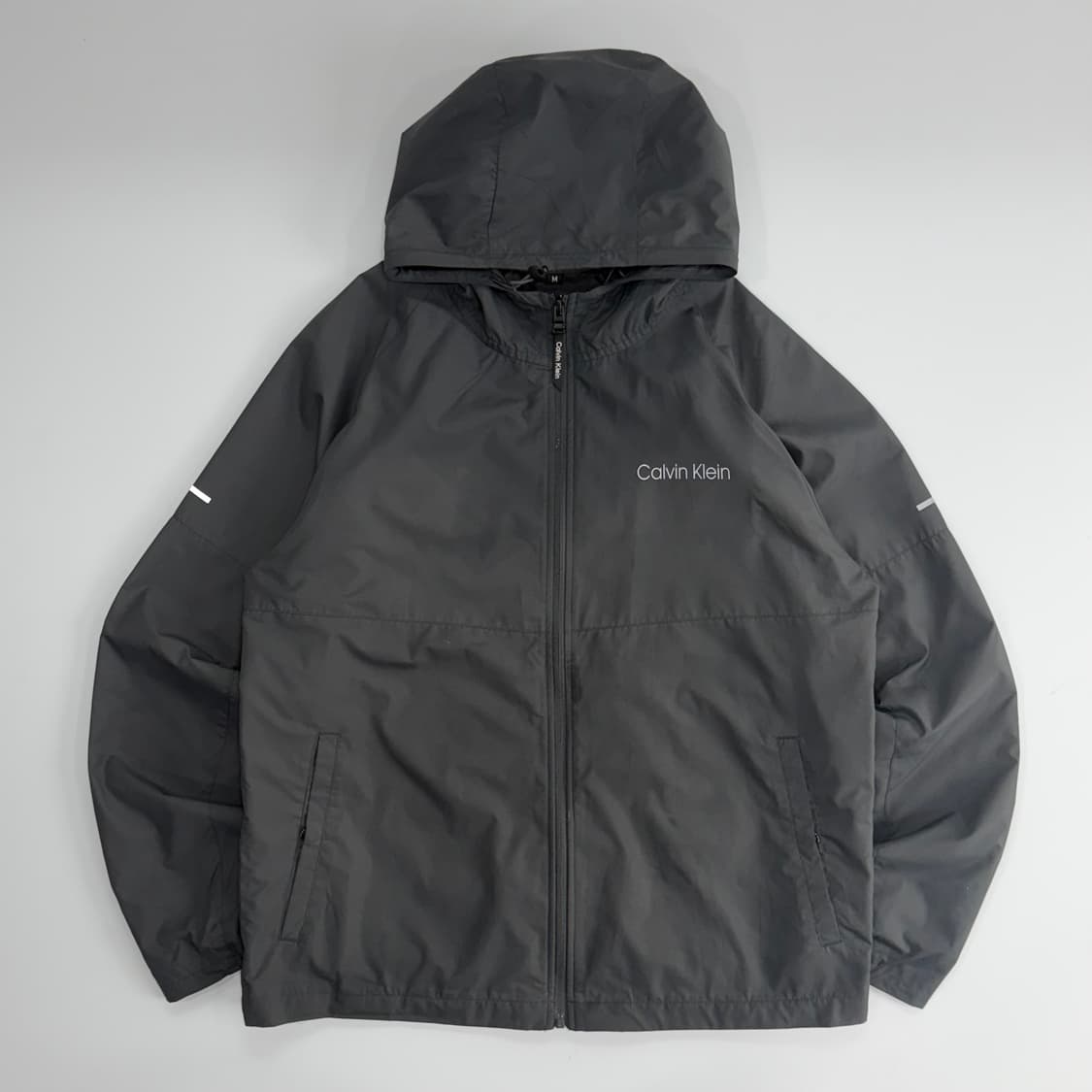 Calvin klein 켈빈클라인 백 로고 차콜 바람막이 상품이미지3