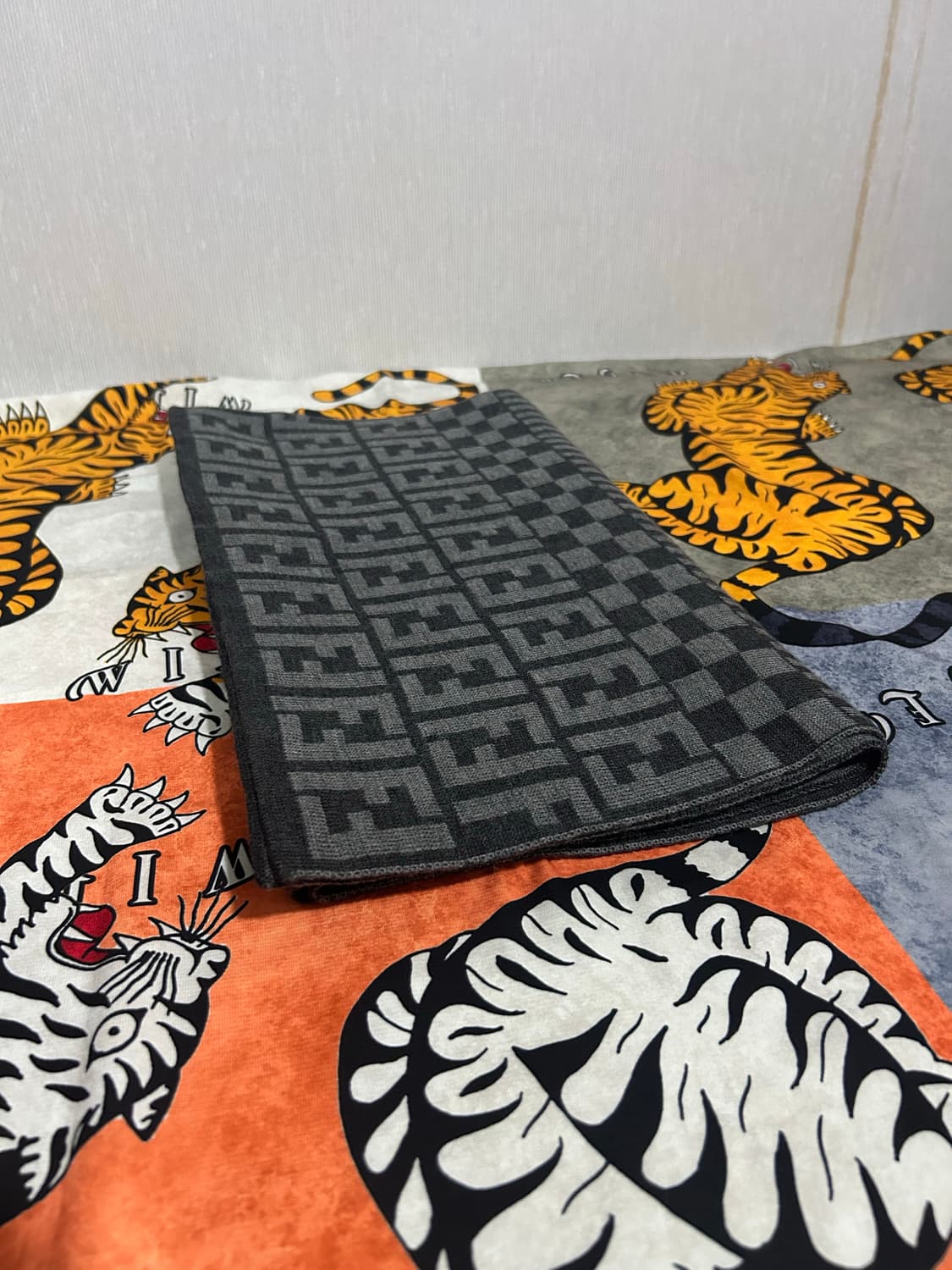 펜디 FF 로고 버진 울 머플러 상품이미지2