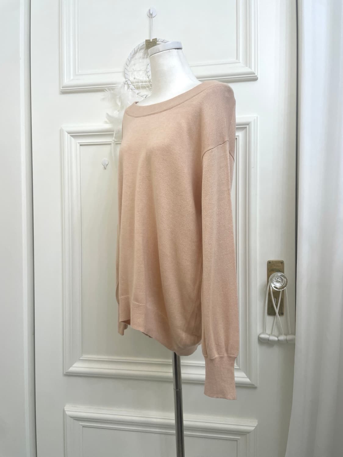 coral off-shoulder loose over knit top 상품이미지2